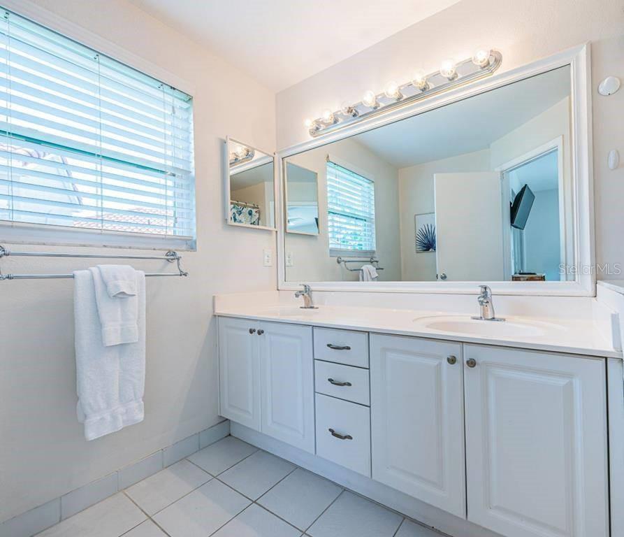 6107 MIRADA CIR, ST PETERSBURG, FL, 33715