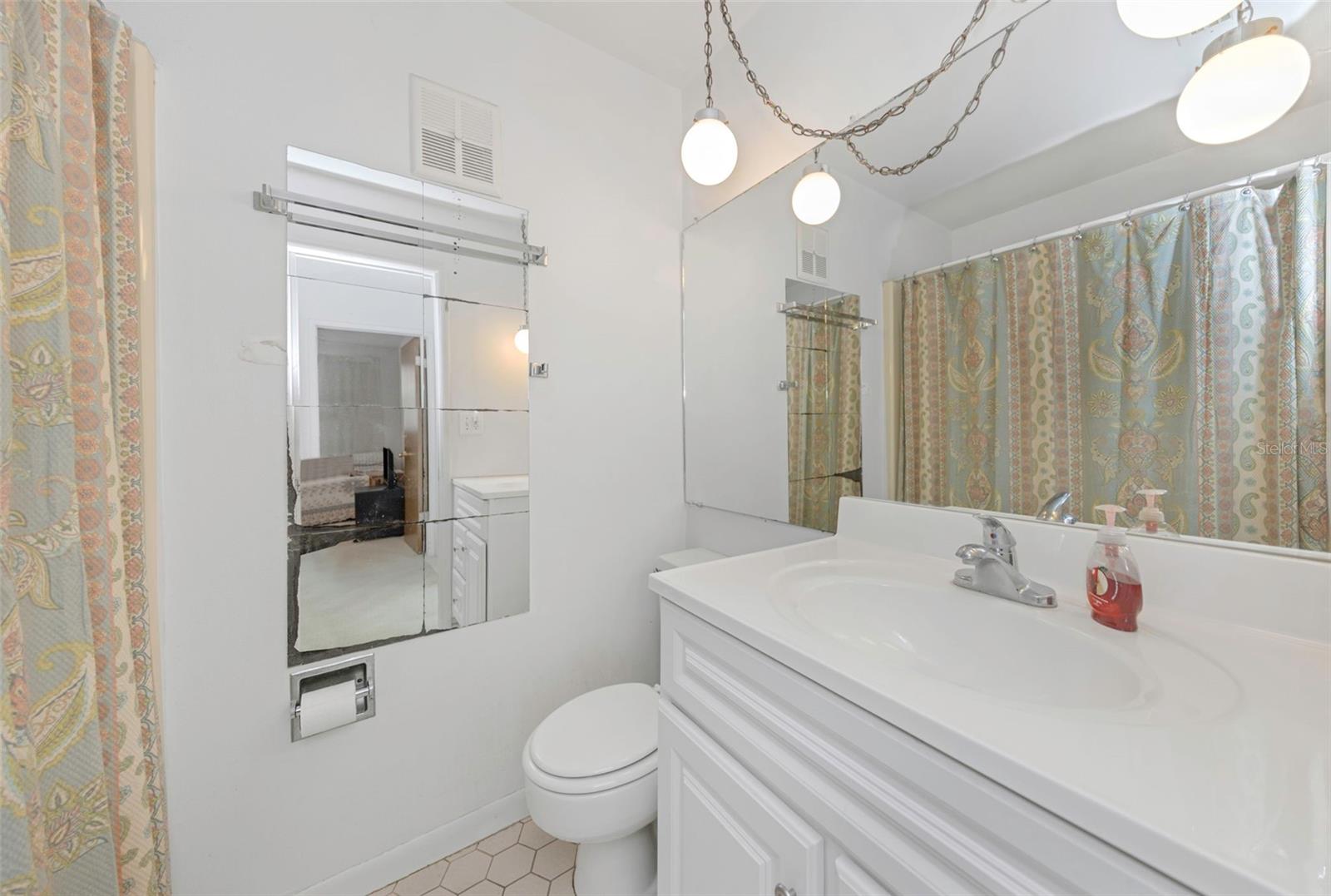 5750 80TH ST N #B-206, ST PETERSBURG, FL, 33709