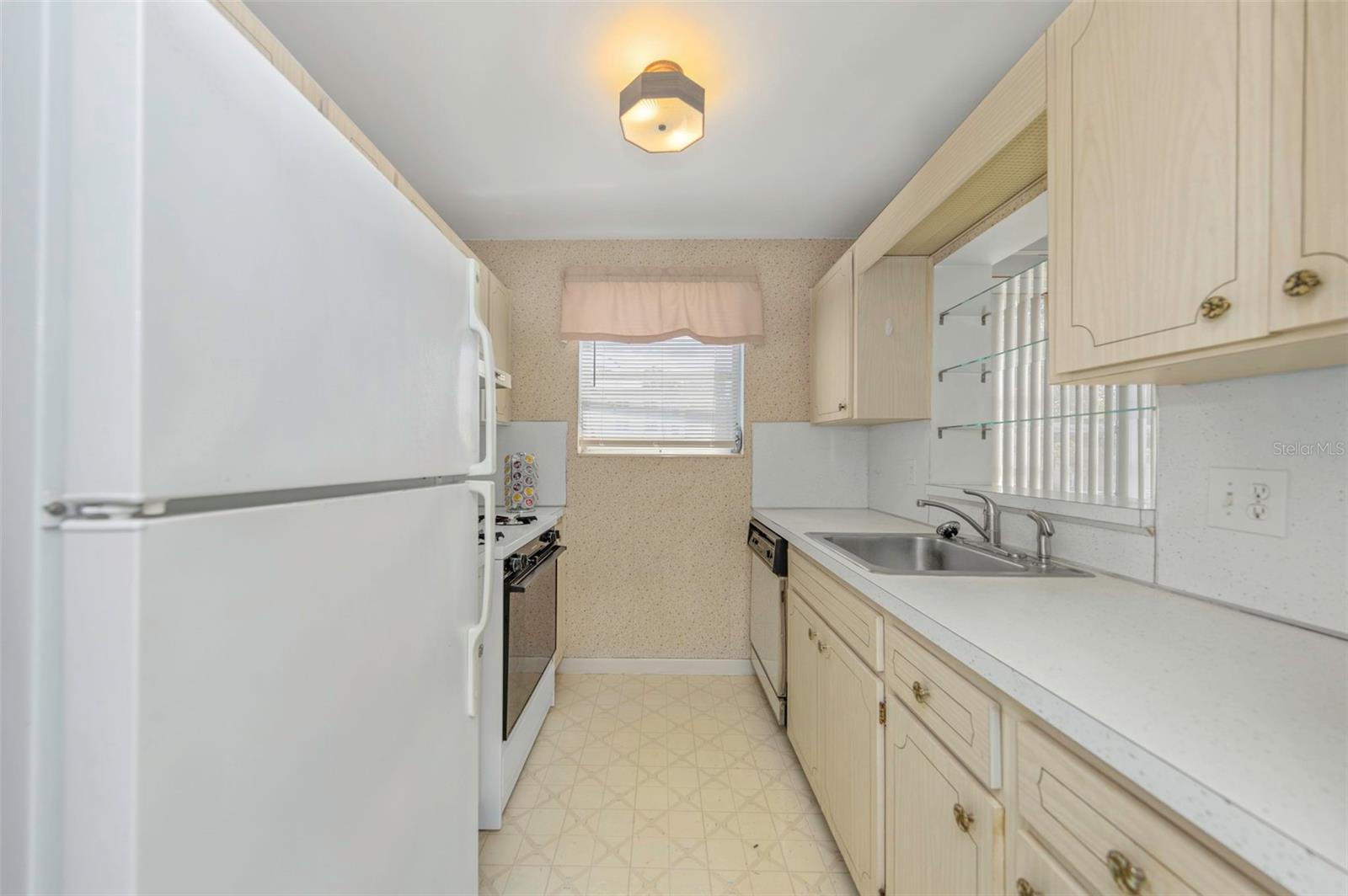5750 80TH ST N #B-206, ST PETERSBURG, FL, 33709