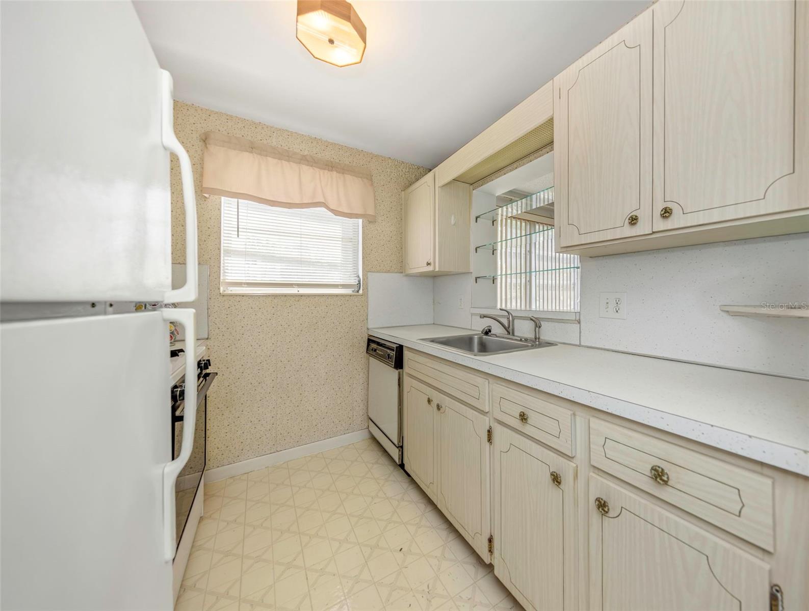 5750 80TH ST N #B-206, ST PETERSBURG, FL, 33709