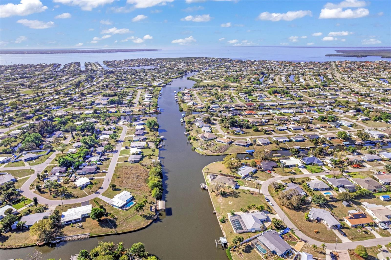 137 BEDFORD DR NE, PORT CHARLOTTE, FL, 33952