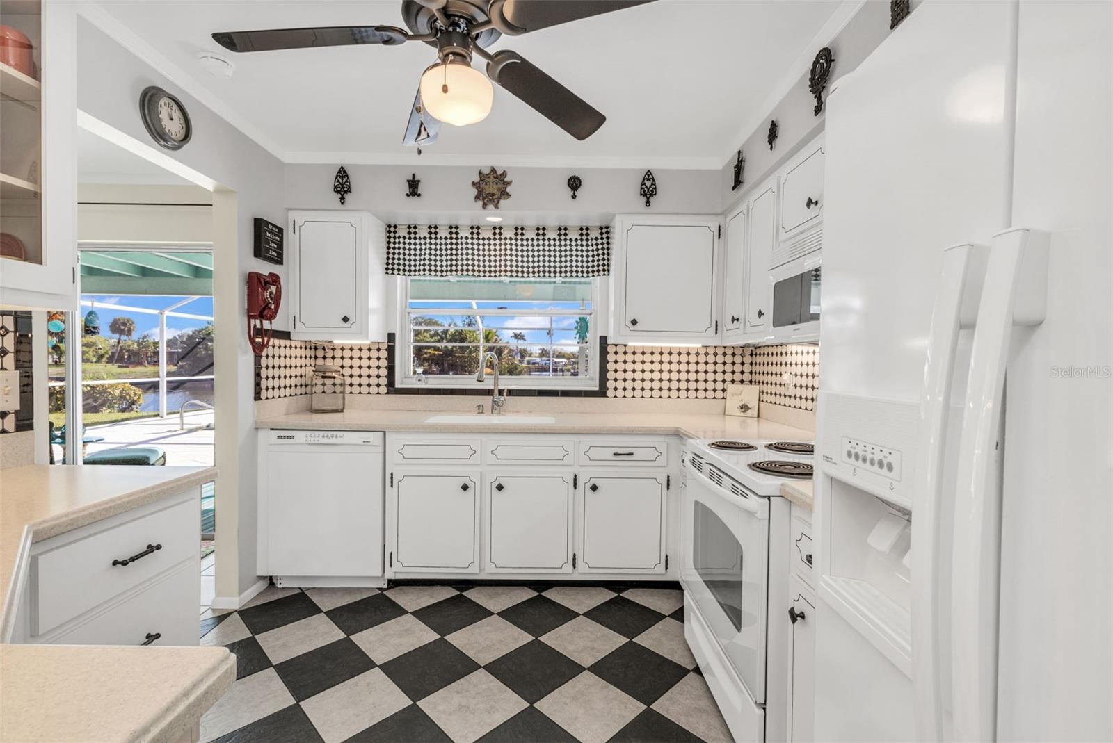 137 BEDFORD DR NE, PORT CHARLOTTE, FL, 33952