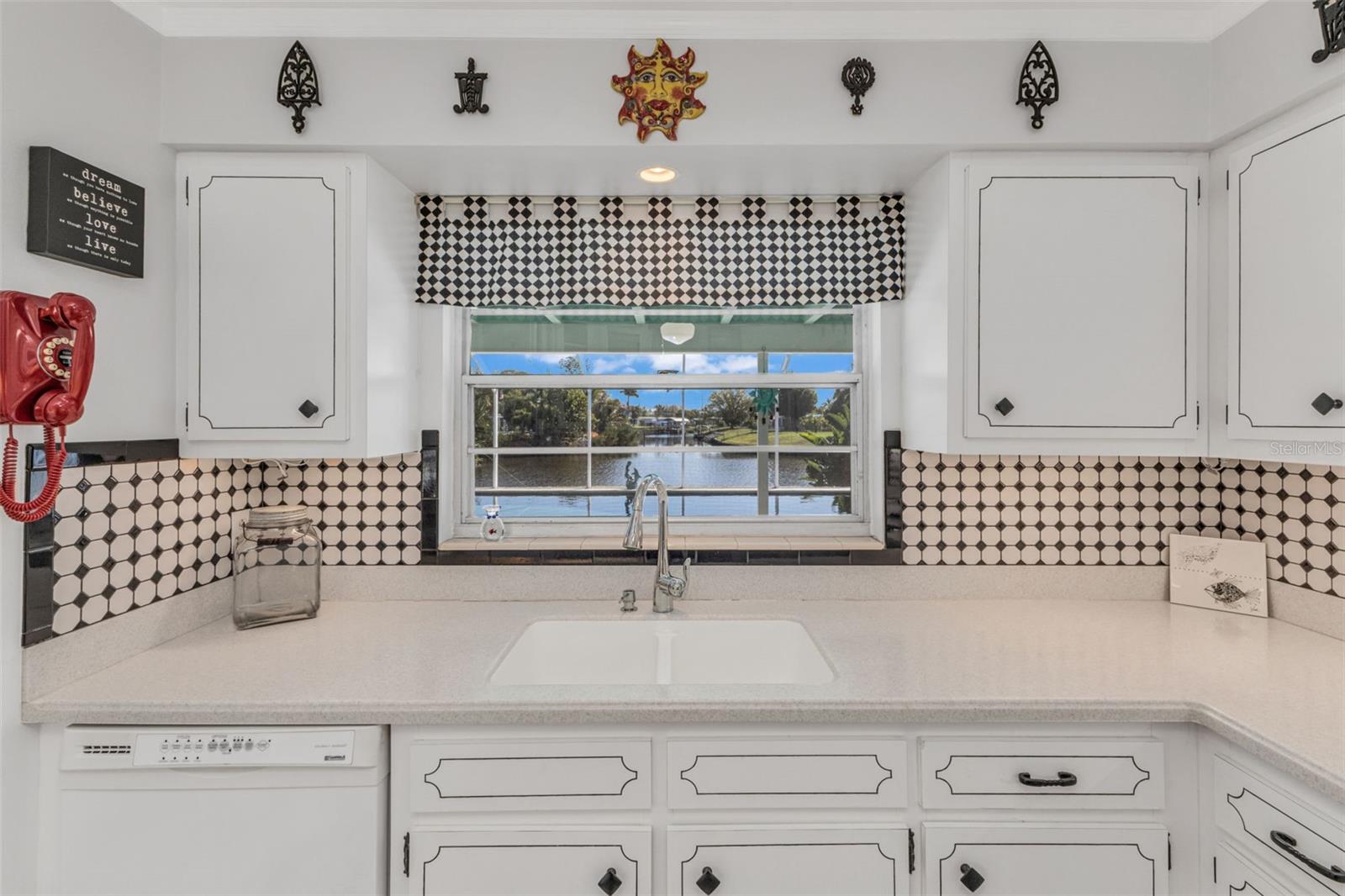 137 BEDFORD DR NE, PORT CHARLOTTE, FL, 33952