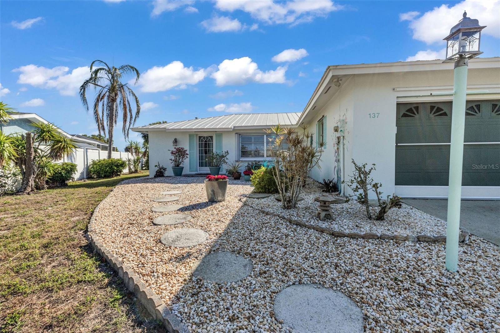 137 BEDFORD DR NE, PORT CHARLOTTE, FL, 33952