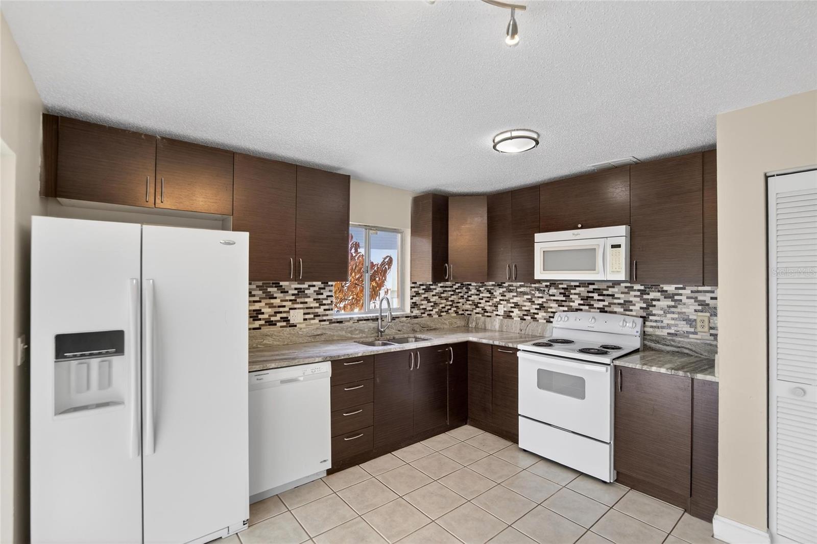 2043 SHADOW PINE DR, BRANDON, FL, 33511