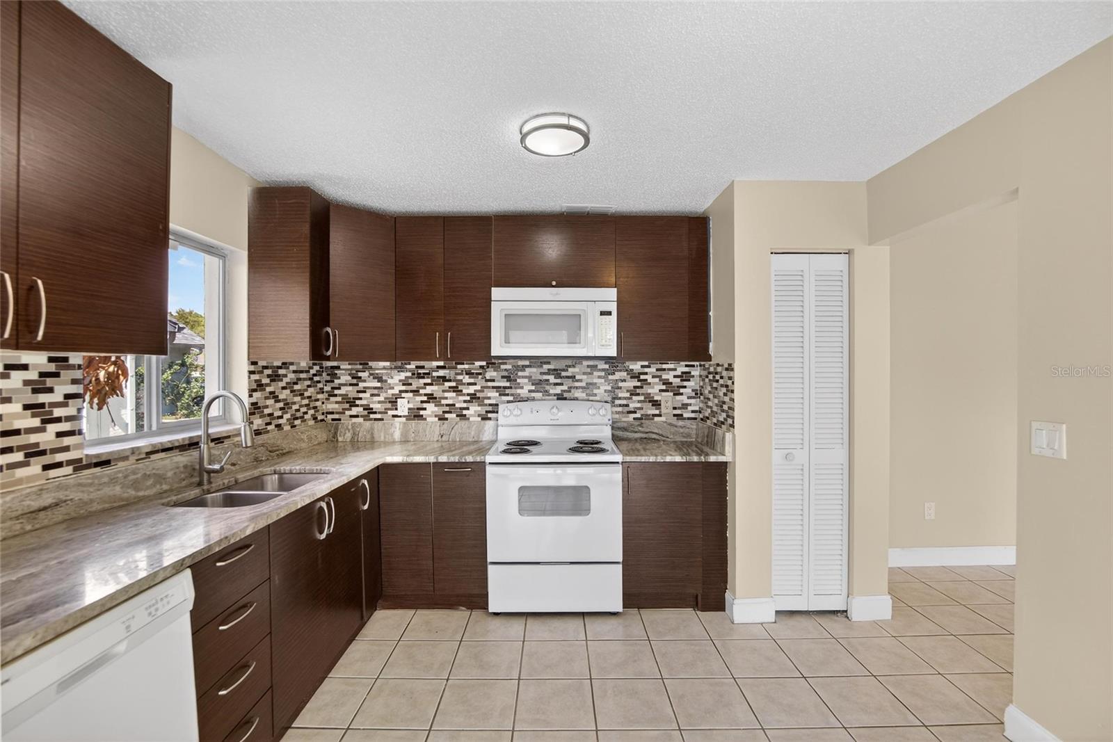 2043 SHADOW PINE DR, BRANDON, FL, 33511