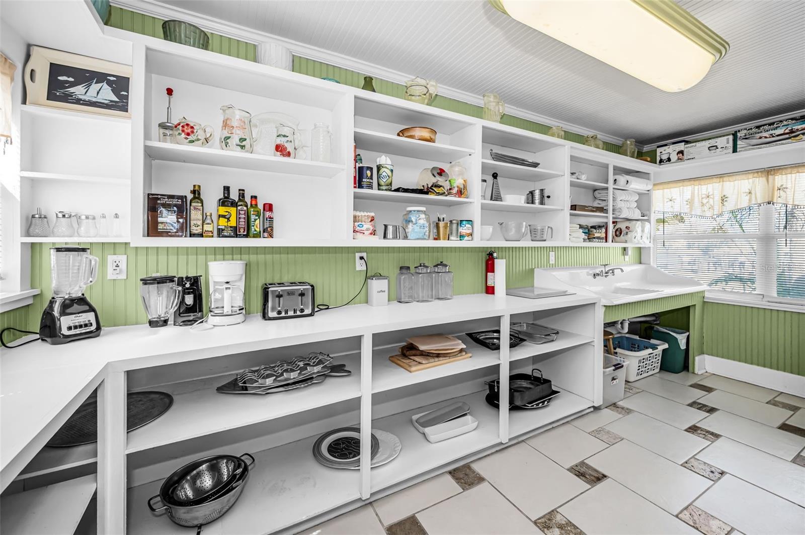 Butler's Pantry/ Laundry