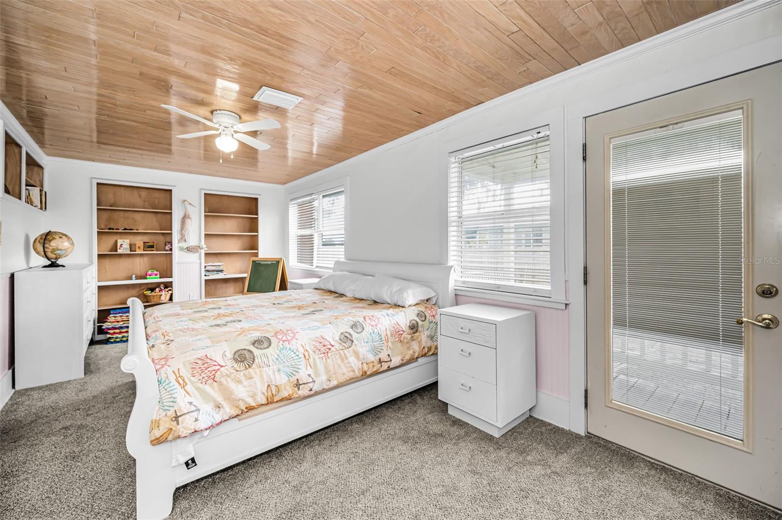 1st Floor Primary suite