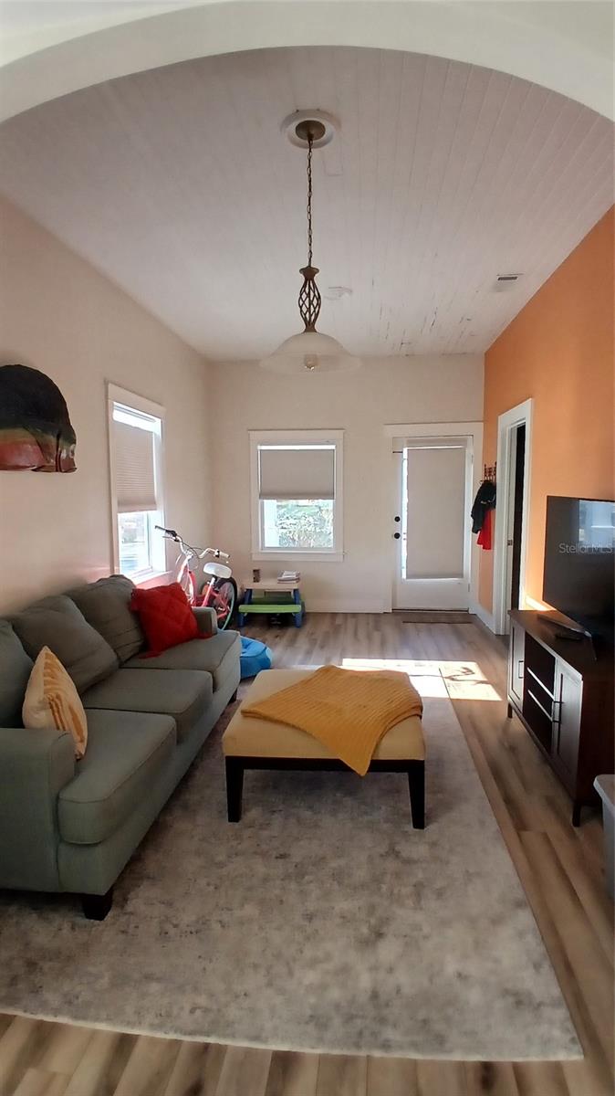 542 DIVISION ST, TARPON SPRINGS, FL, 34689