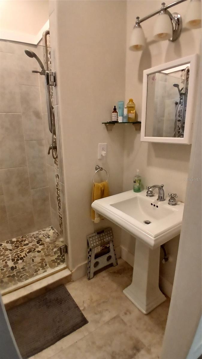 542 DIVISION ST, TARPON SPRINGS, FL, 34689