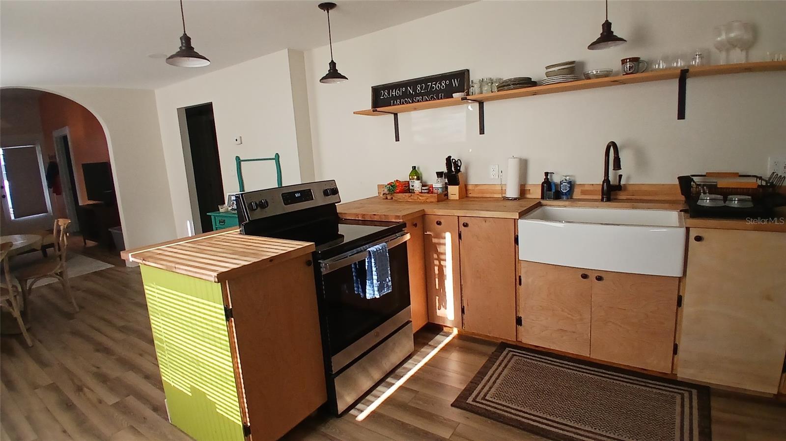 542 DIVISION ST, TARPON SPRINGS, FL, 34689