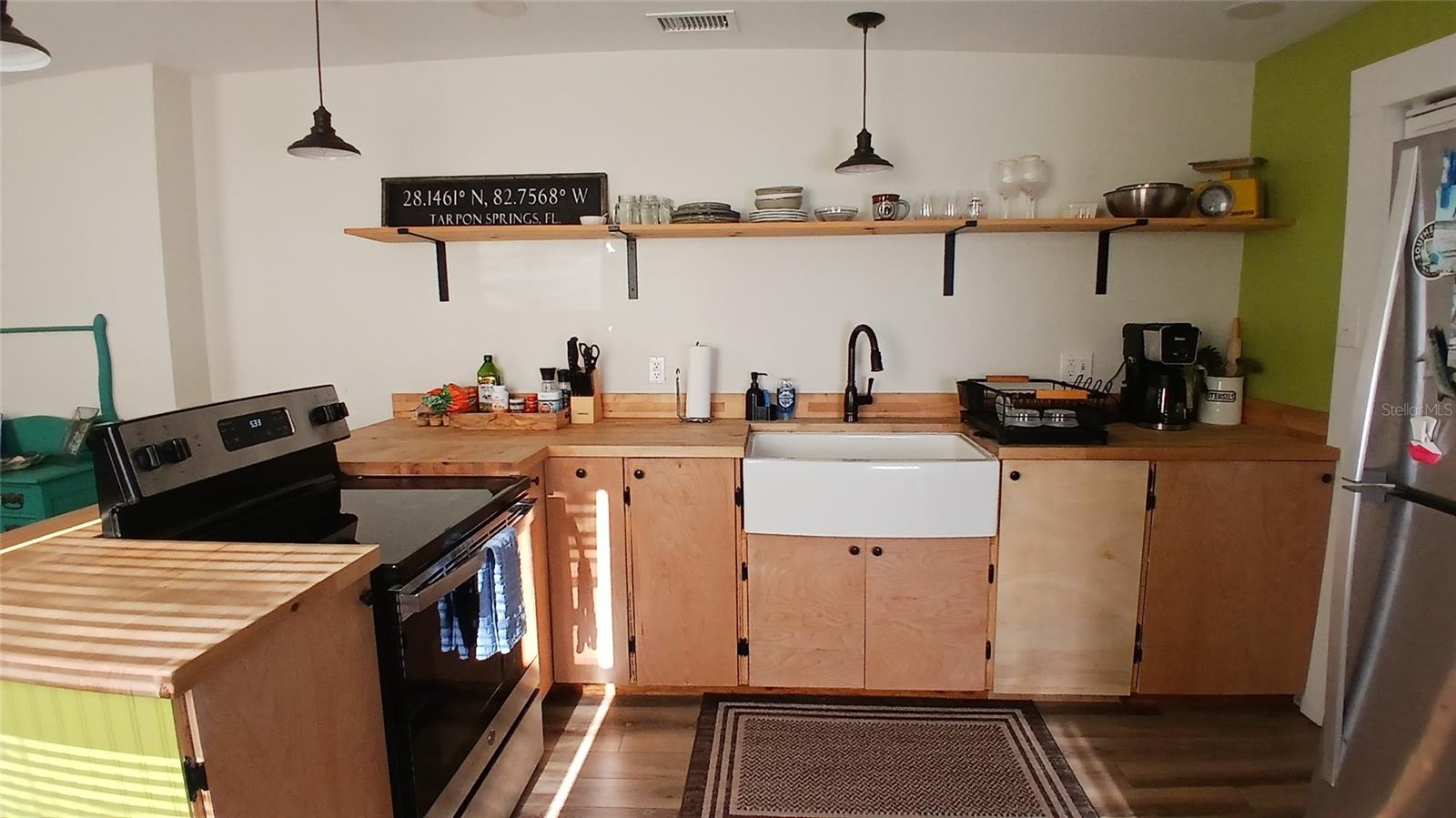 542 DIVISION ST, TARPON SPRINGS, FL, 34689