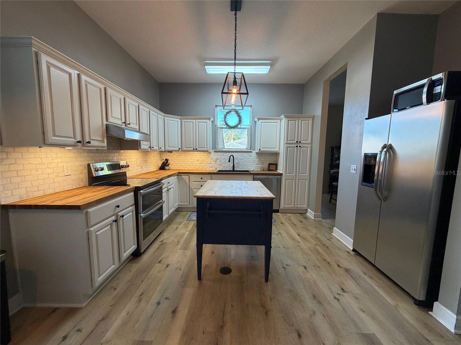 1527 DESS DR, ORLANDO, FL, 32818