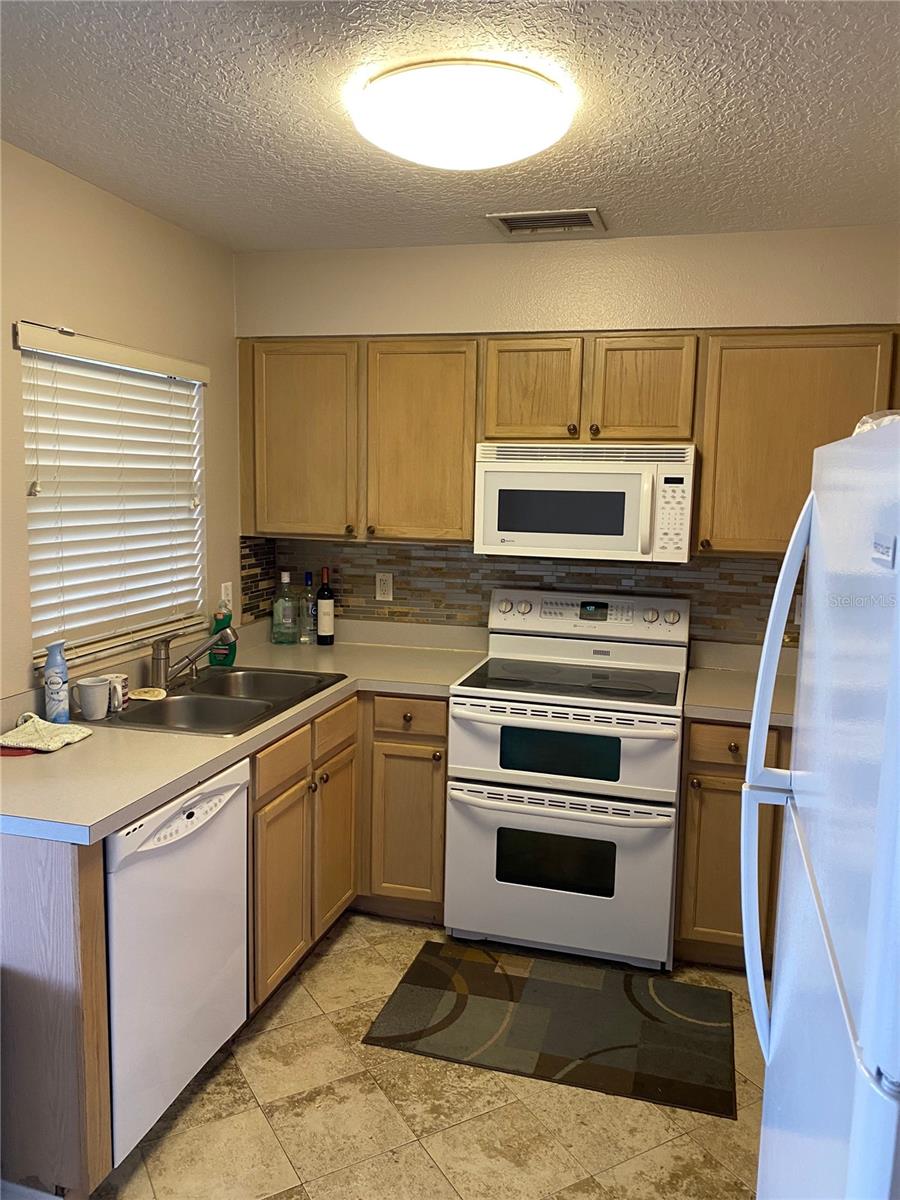 427 KENSINGTON LAKE CIR, BRANDON, FL, 33511