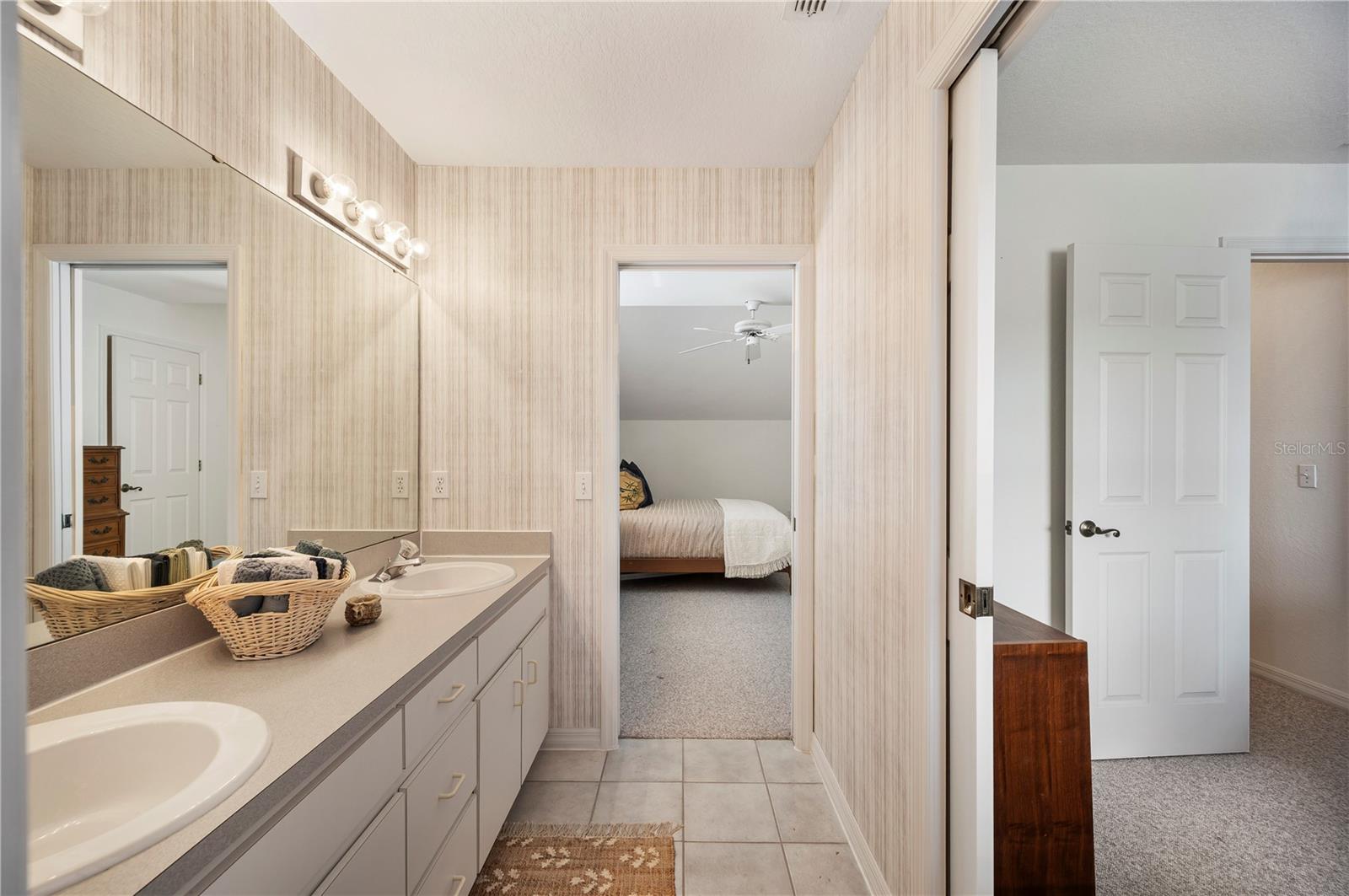 725 PENINSULAR DR, LAKELAND, FL, 33813