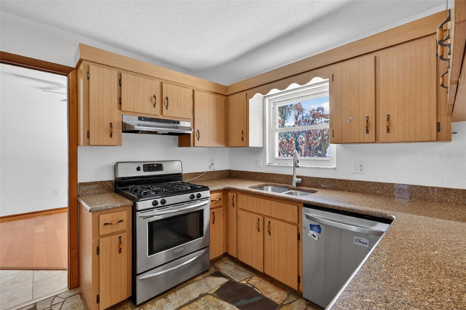 50 W COURT DR, EUSTIS, FL, 32726