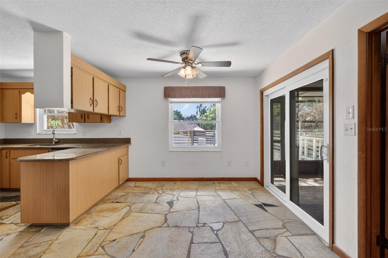 50 W COURT DR, EUSTIS, FL, 32726