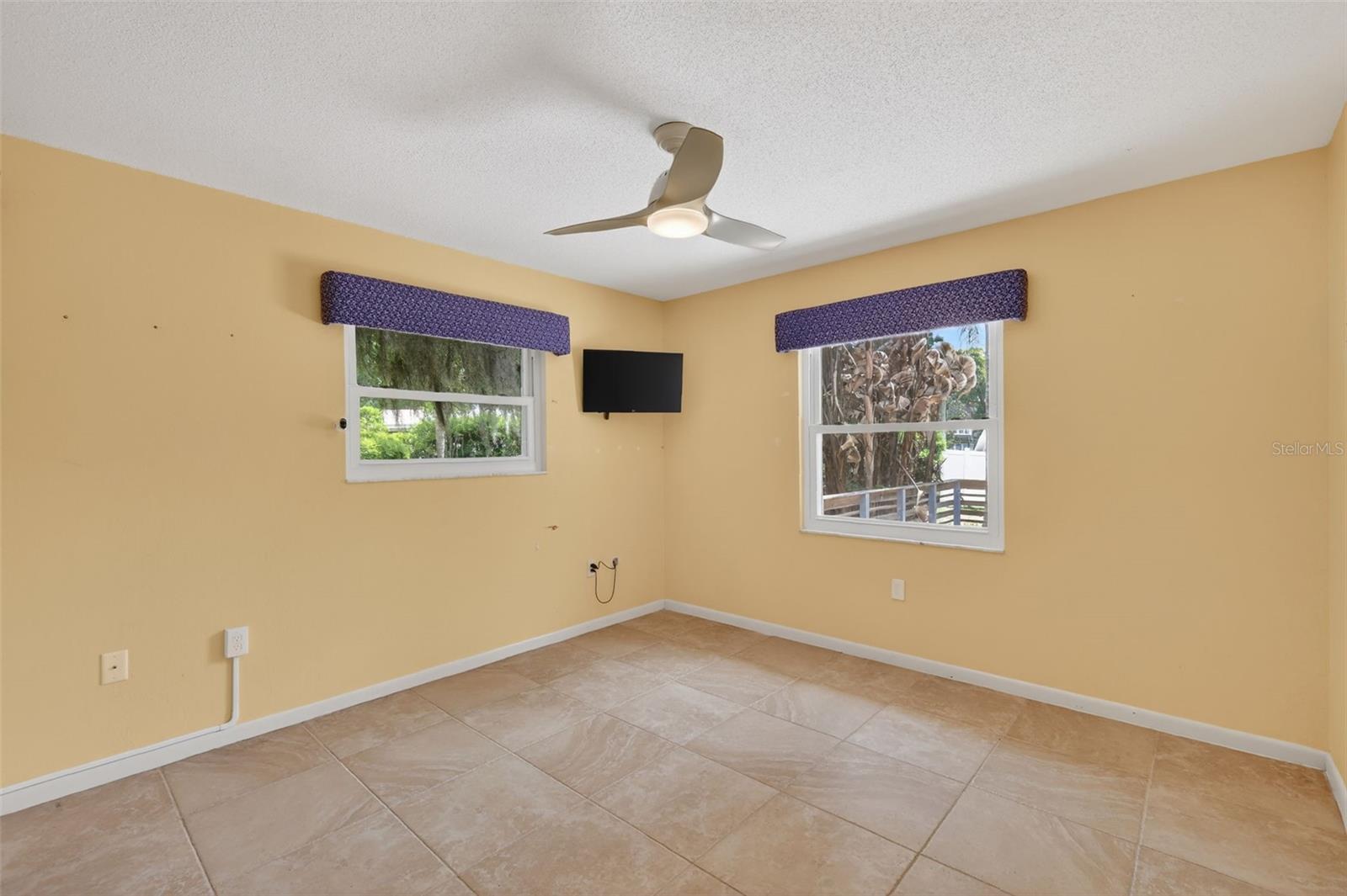 50 W COURT DR, EUSTIS, FL, 32726