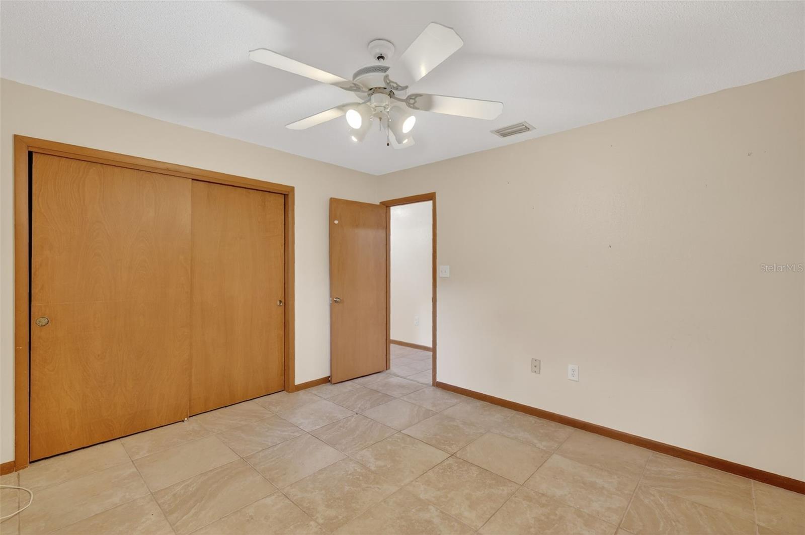 50 W COURT DR, EUSTIS, FL, 32726