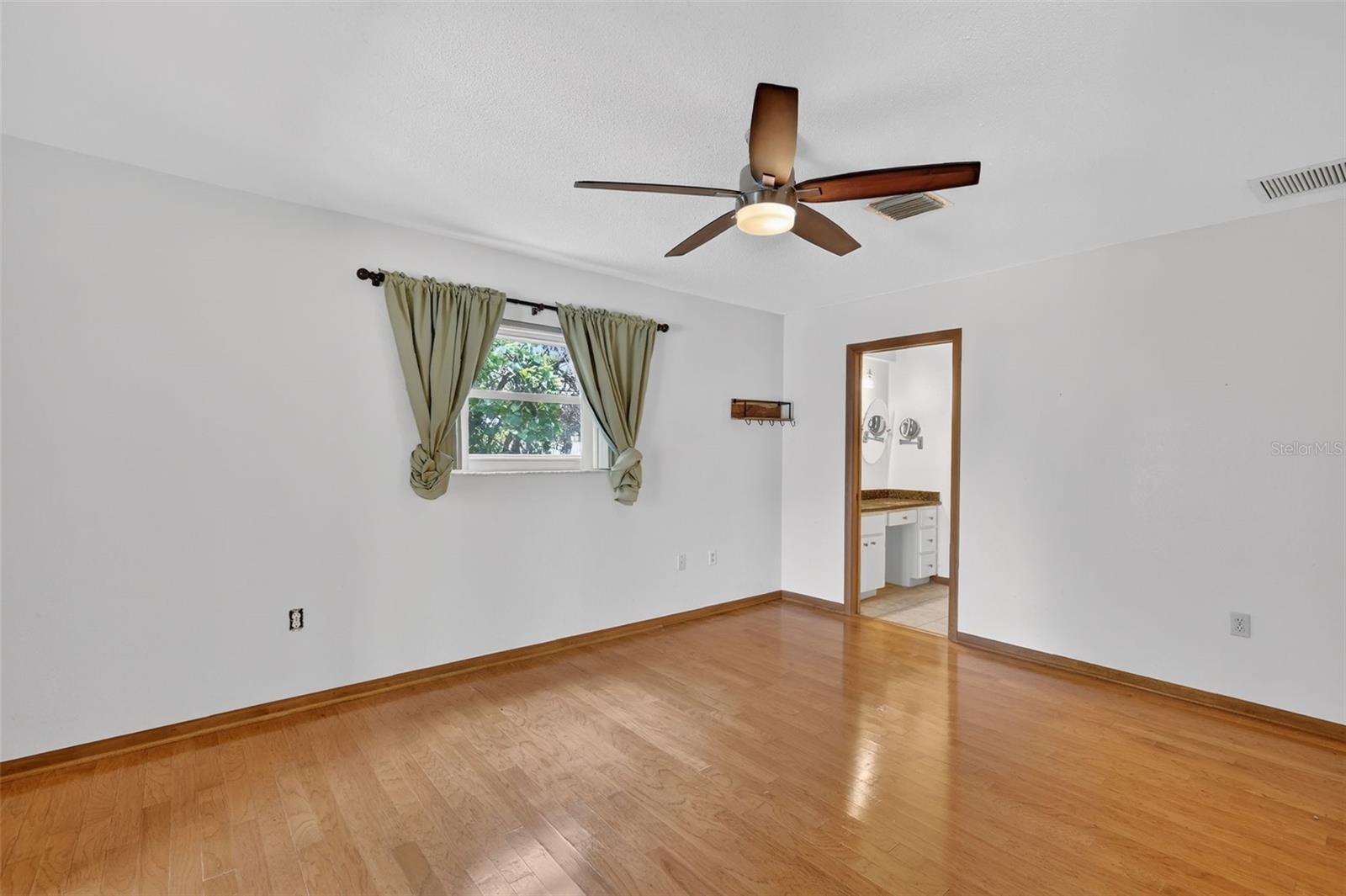 50 W COURT DR, EUSTIS, FL, 32726
