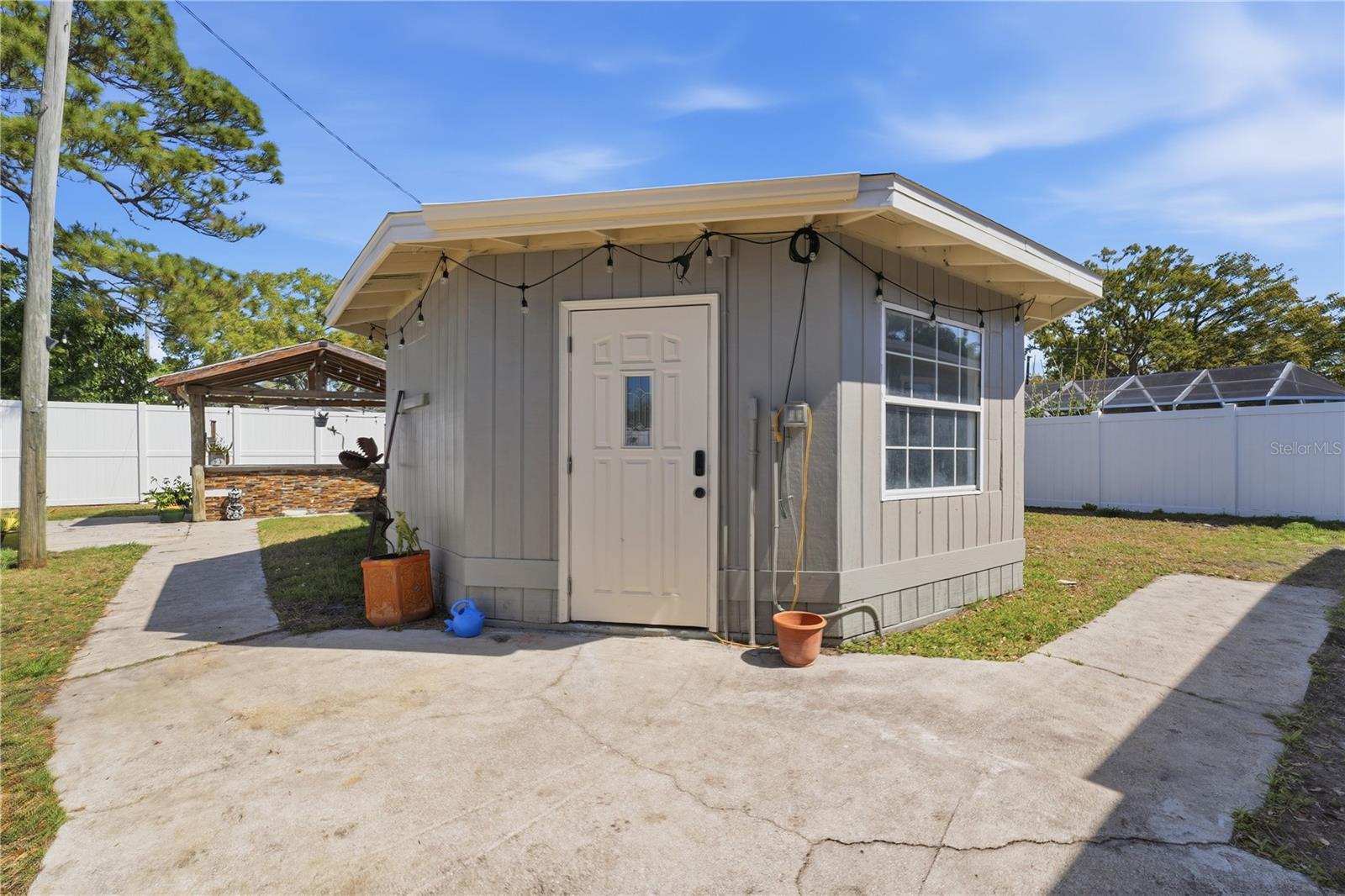 733 61ST AVE NE, ST PETERSBURG, FL, 33703