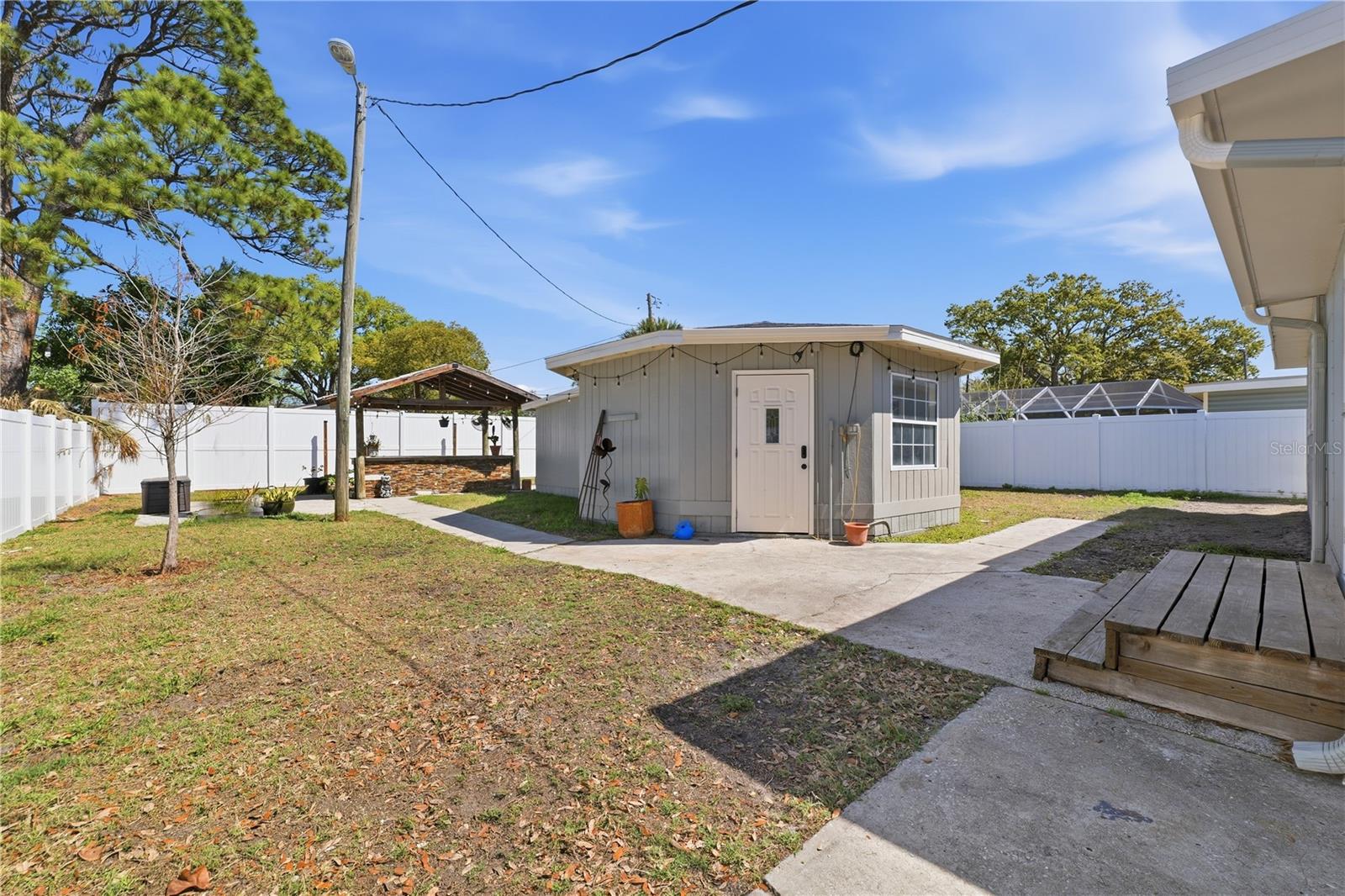 733 61ST AVE NE, ST PETERSBURG, FL, 33703