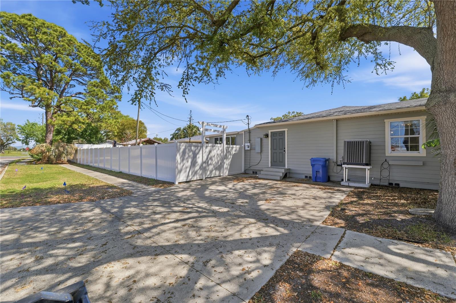 733 61ST AVE NE, ST PETERSBURG, FL, 33703