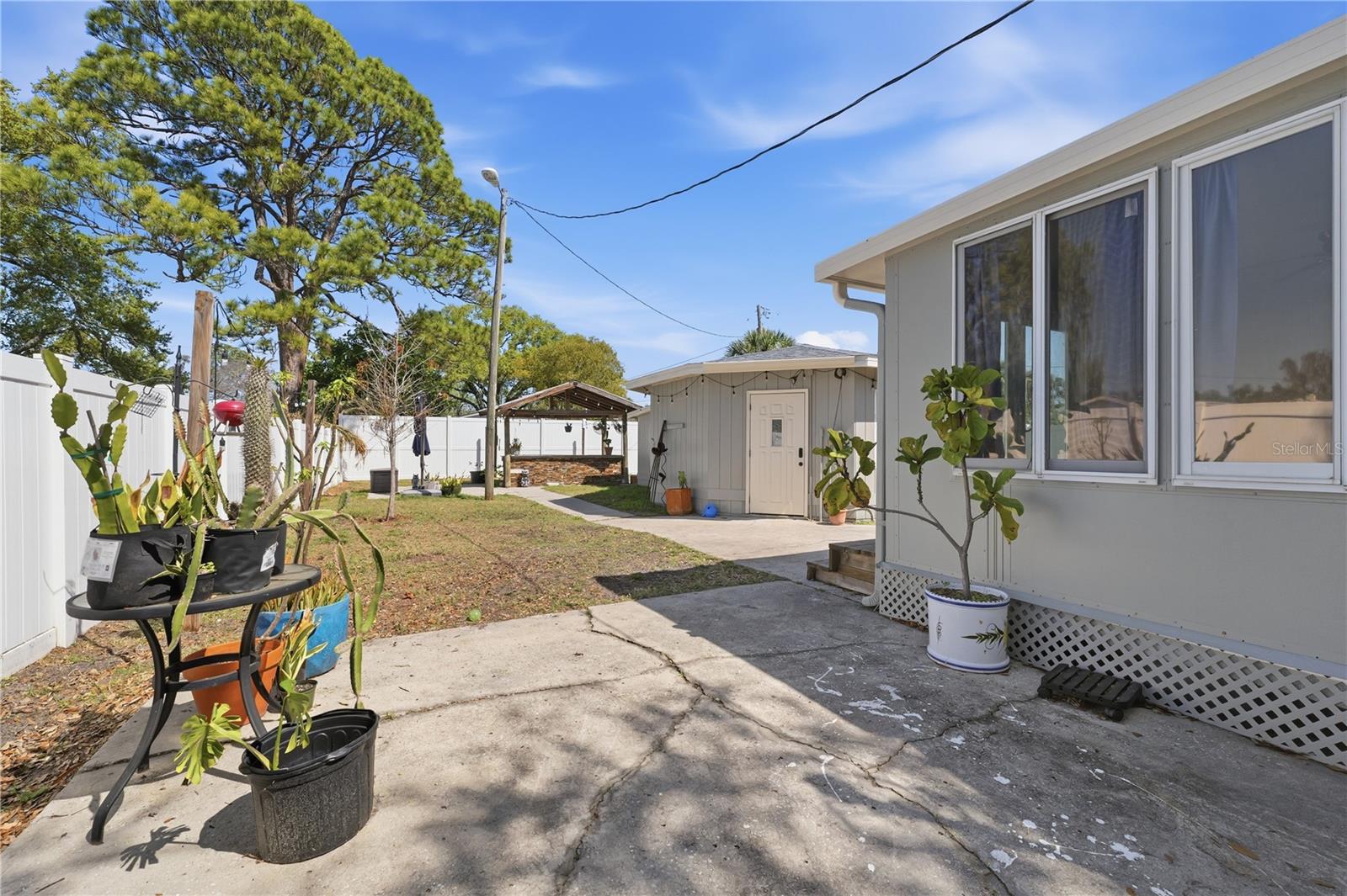 733 61ST AVE NE, ST PETERSBURG, FL, 33703