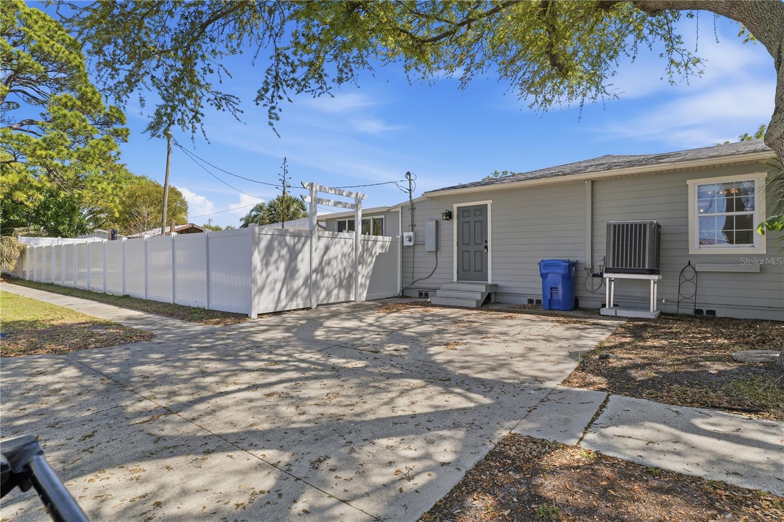 733 61ST AVE NE, ST PETERSBURG, FL, 33703