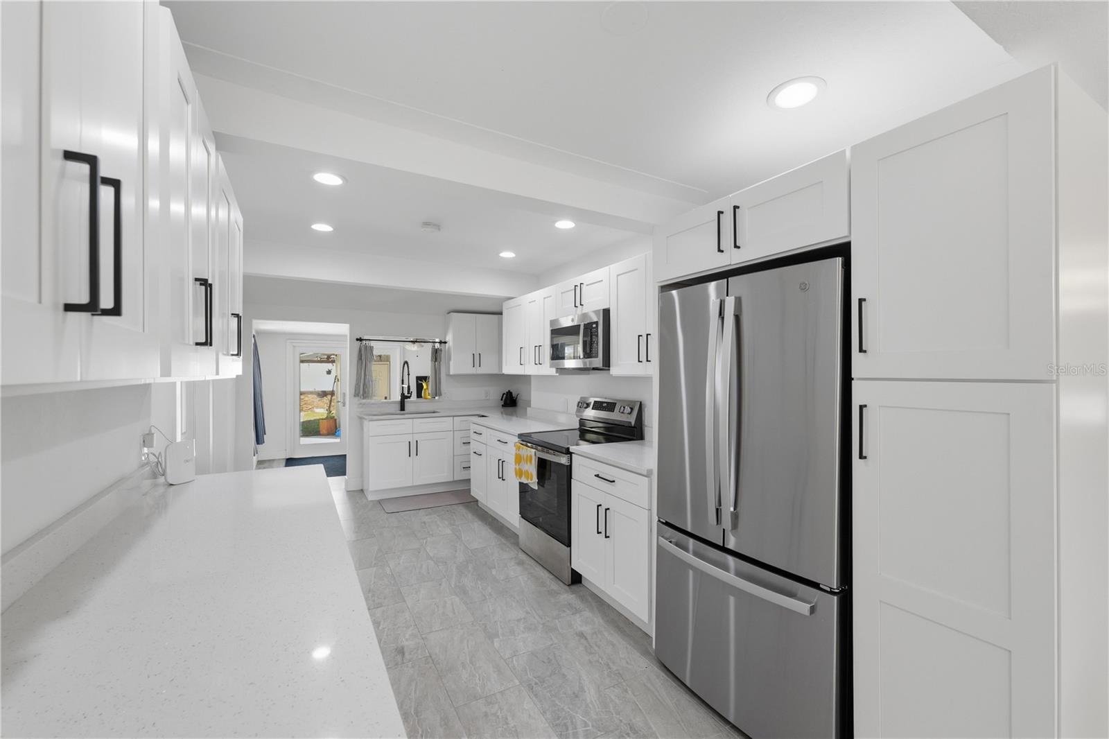 733 61ST AVE NE, ST PETERSBURG, FL, 33703