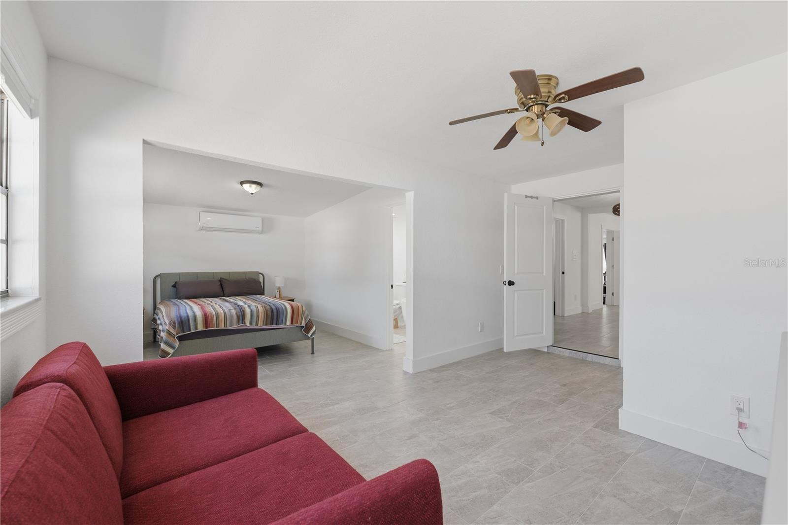 733 61ST AVE NE, ST PETERSBURG, FL, 33703