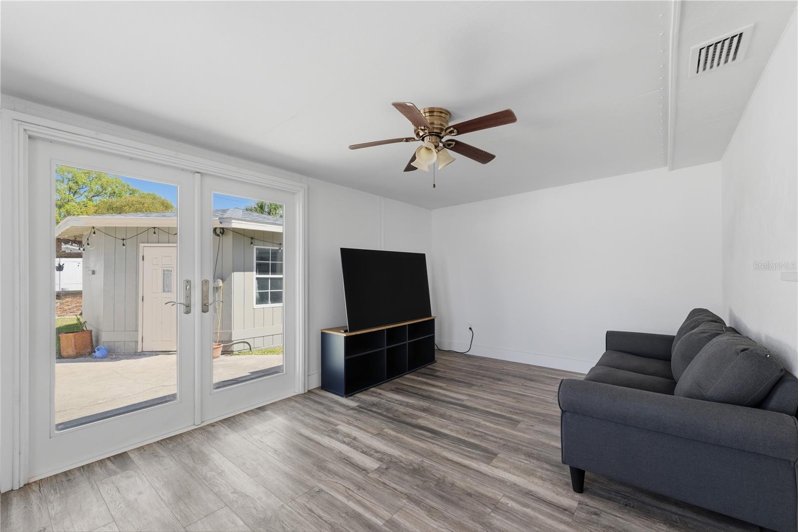 733 61ST AVE NE, ST PETERSBURG, FL, 33703