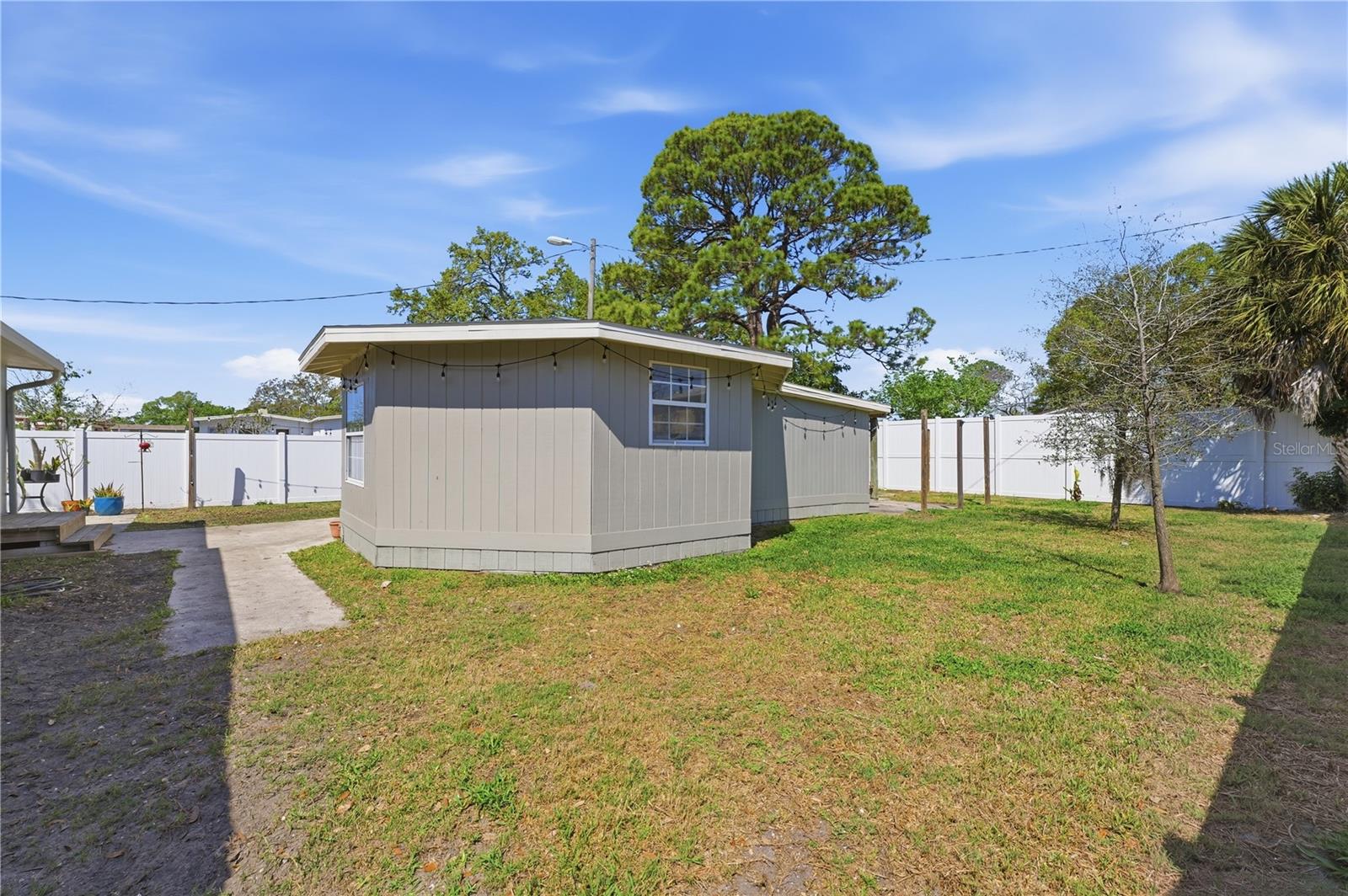 733 61ST AVE NE, ST PETERSBURG, FL, 33703
