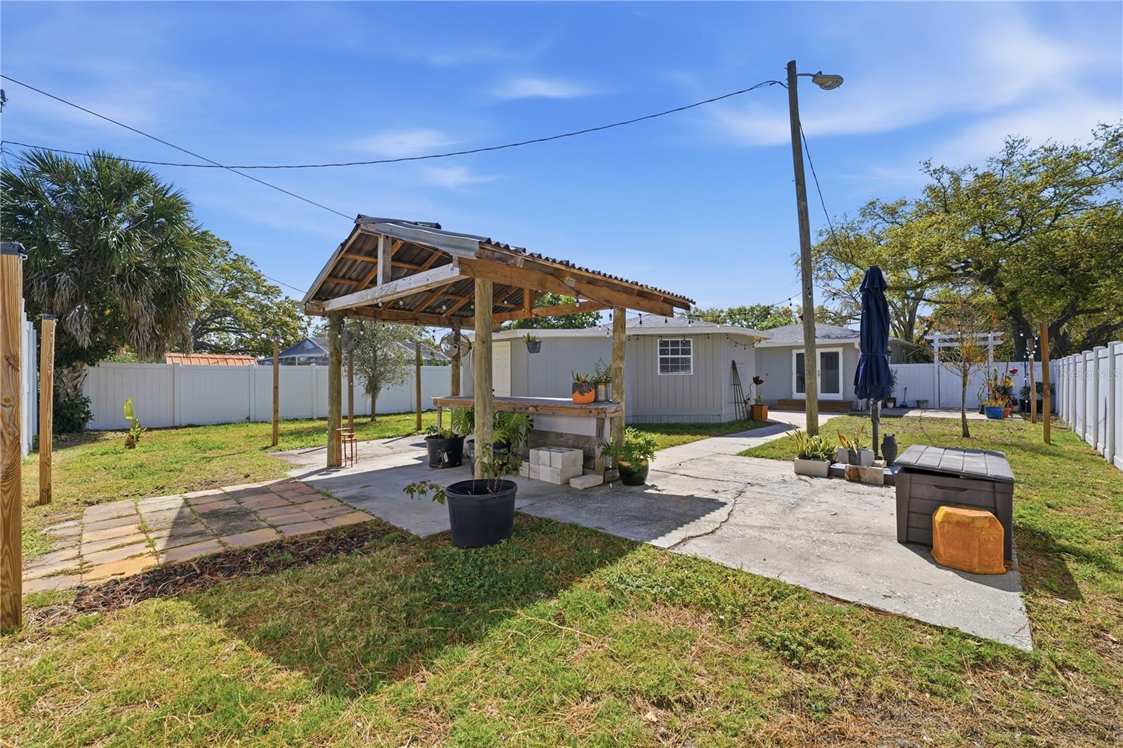 733 61ST AVE NE, ST PETERSBURG, FL, 33703
