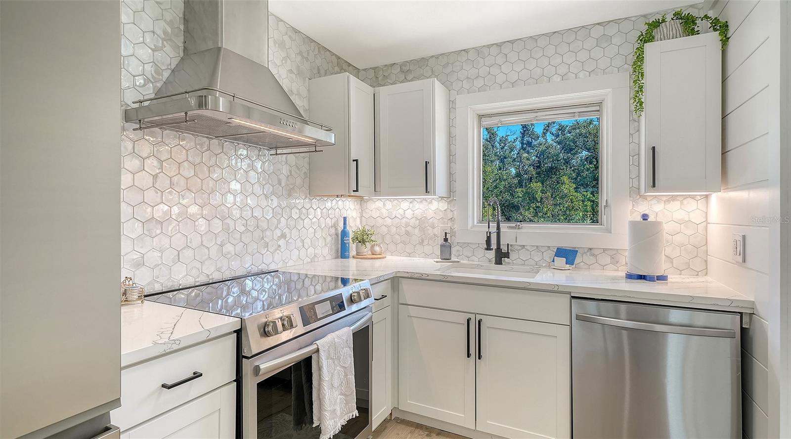 729 SAINT JUDES DR S #3, LONGBOAT KEY, FL, 34228