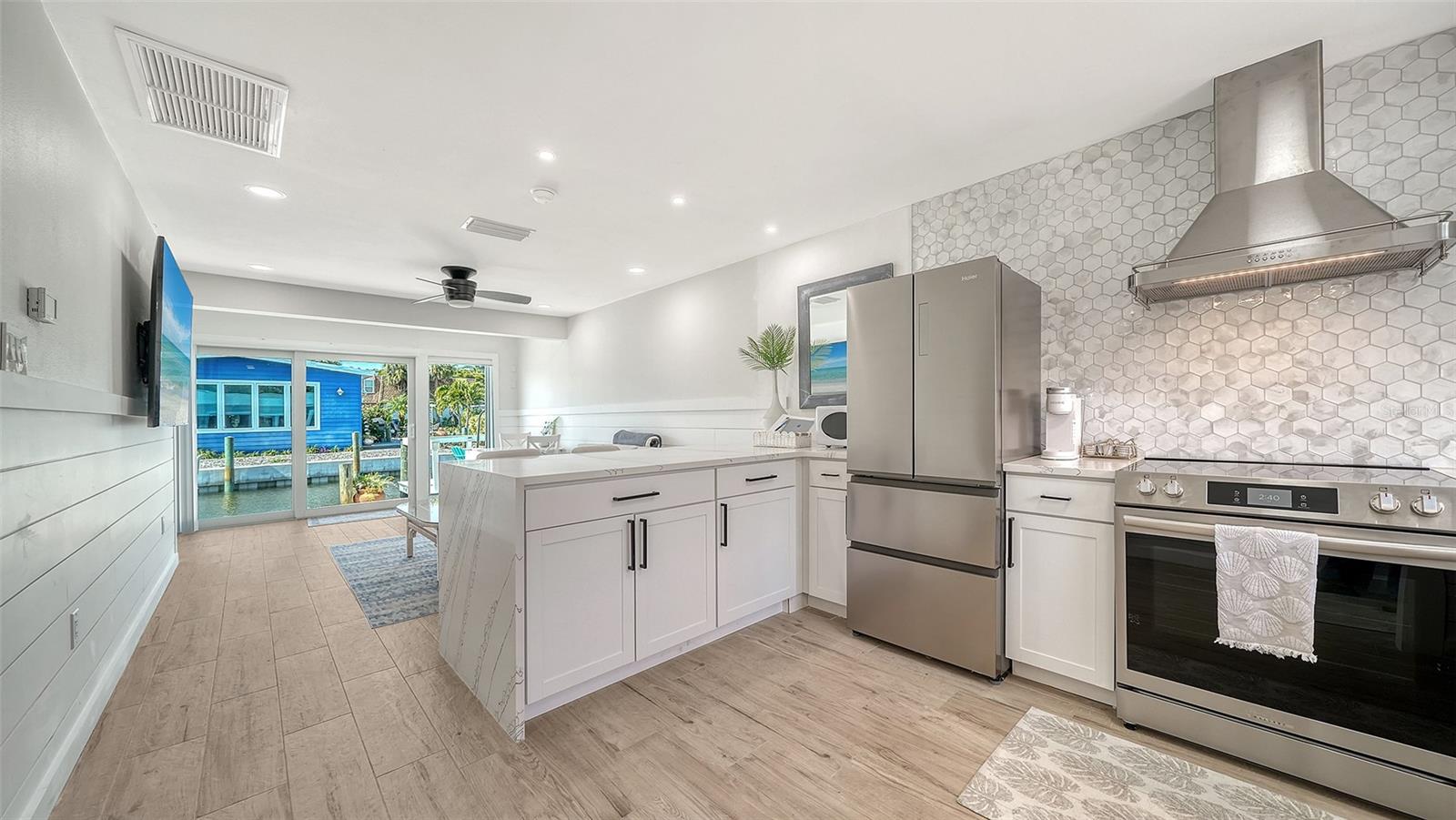 729 SAINT JUDES DR S #3, LONGBOAT KEY, FL, 34228