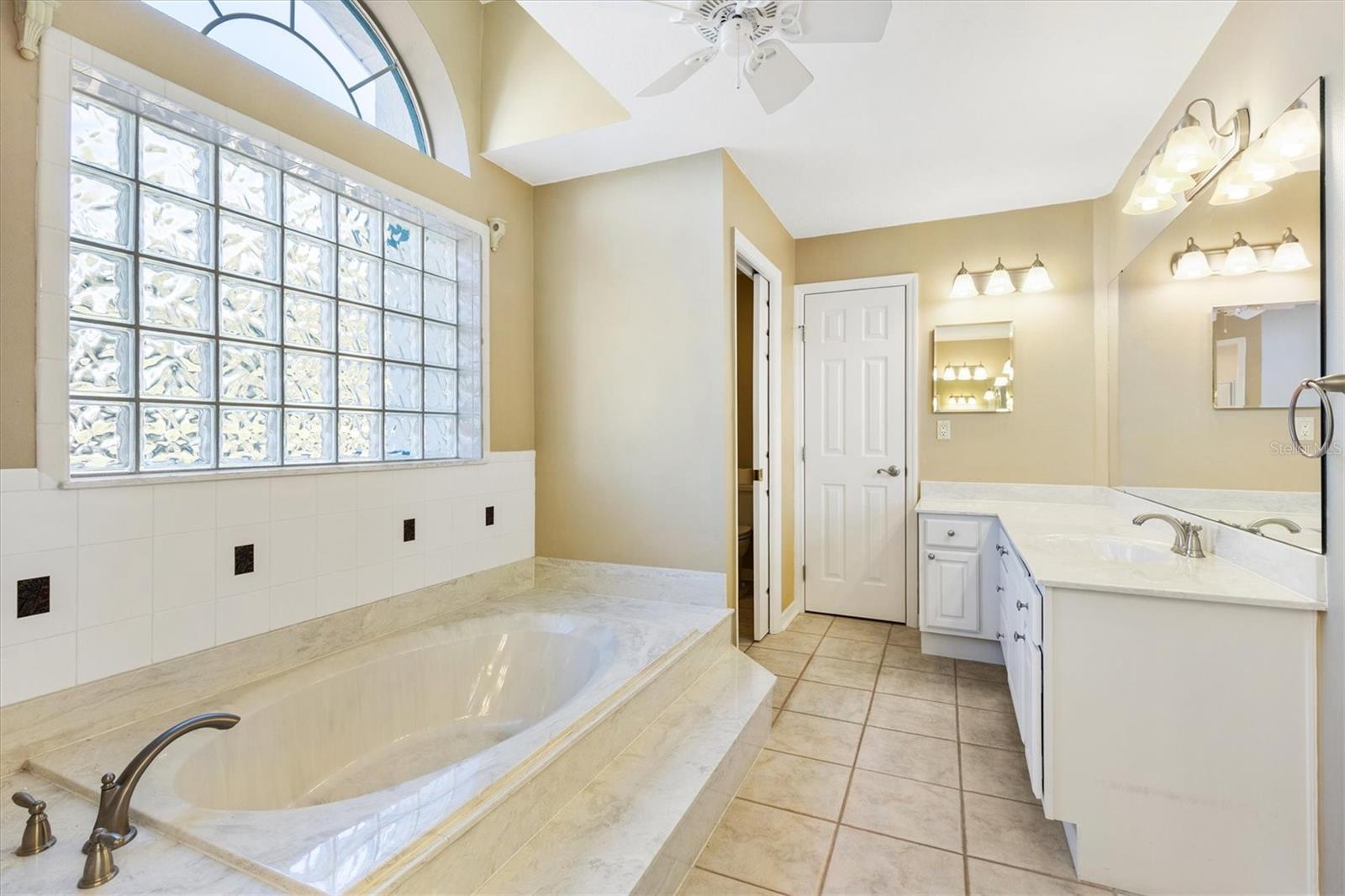 5312 GREENS DR, LADY LAKE, FL, 32159