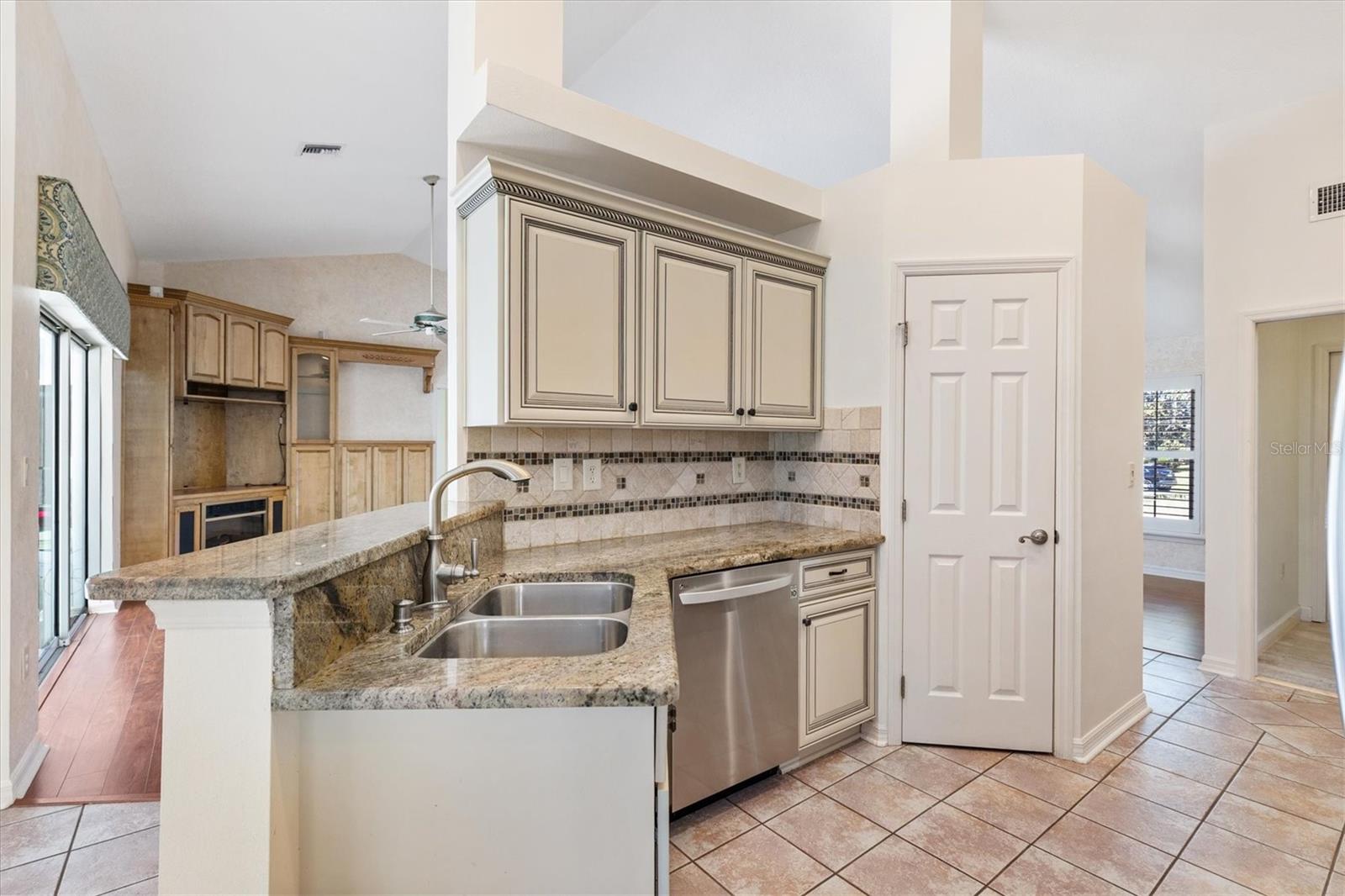 5312 GREENS DR, LADY LAKE, FL, 32159