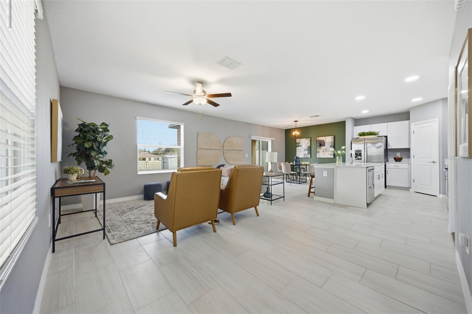 Living room, kitchen and dining room combinaation