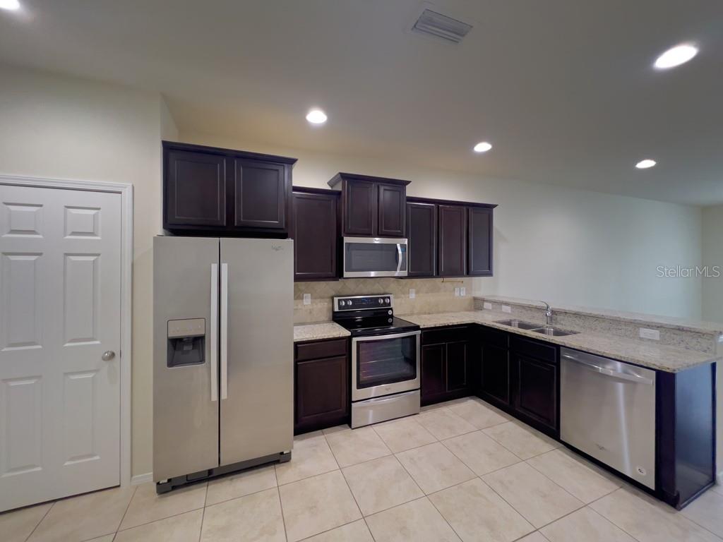 4812 WHITE SANDERLING CT, TAMPA, FL, 33619
