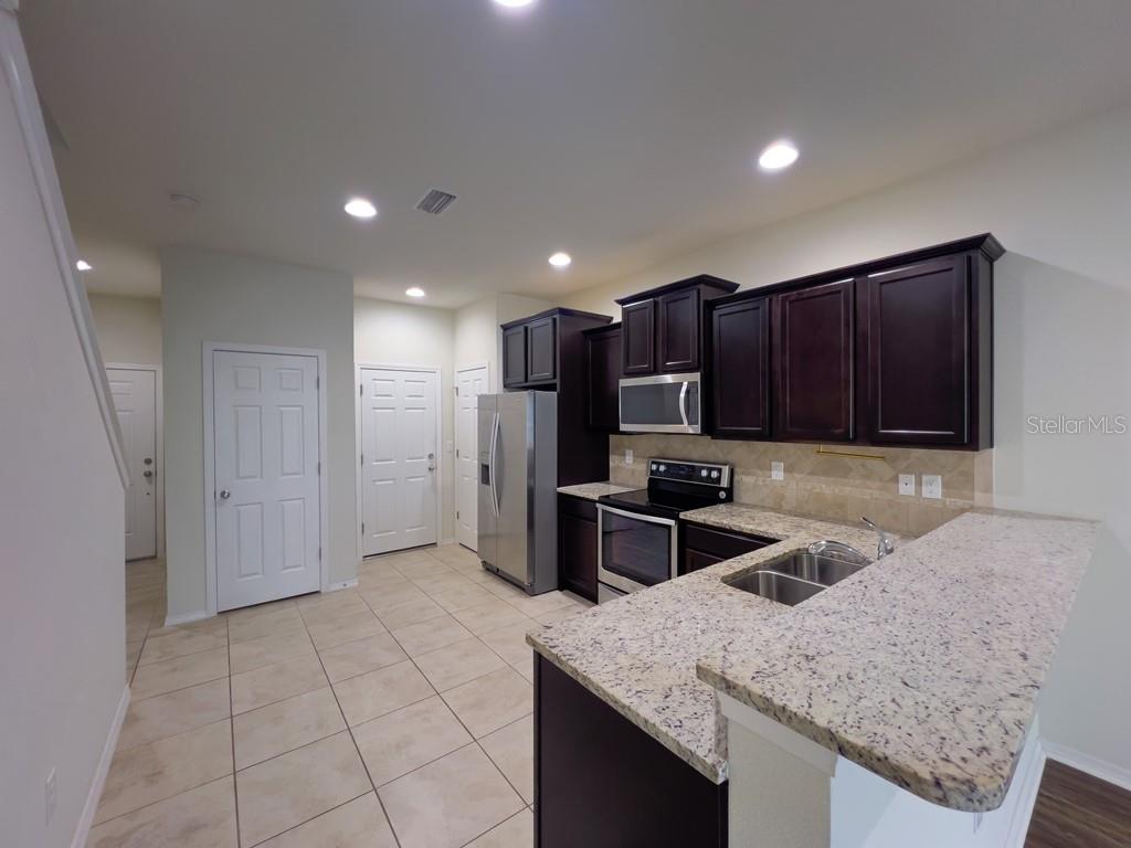 4812 WHITE SANDERLING CT, TAMPA, FL, 33619