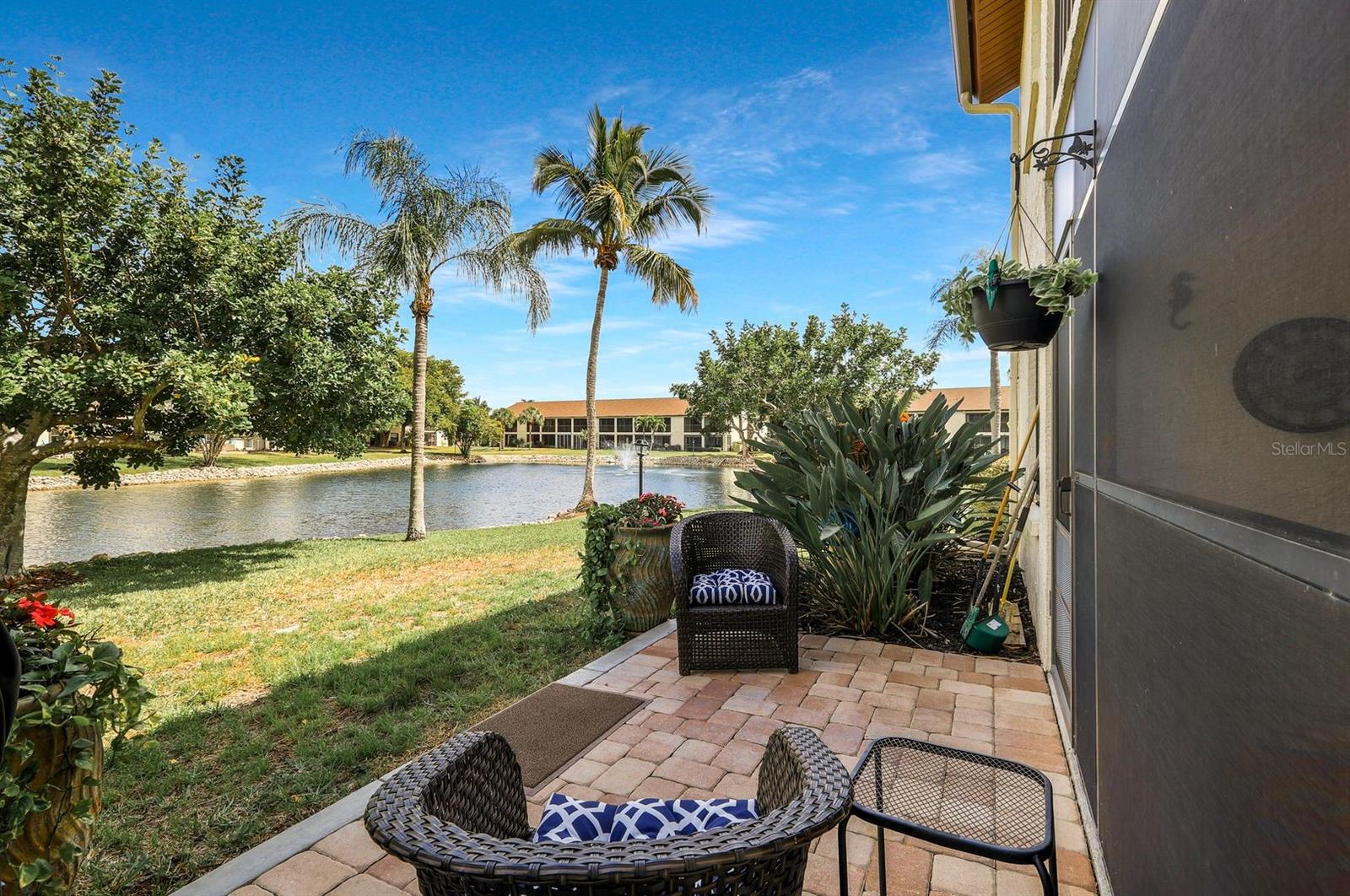 9290 LAKE PARK DR #104, FORT MYERS, FL, 33919