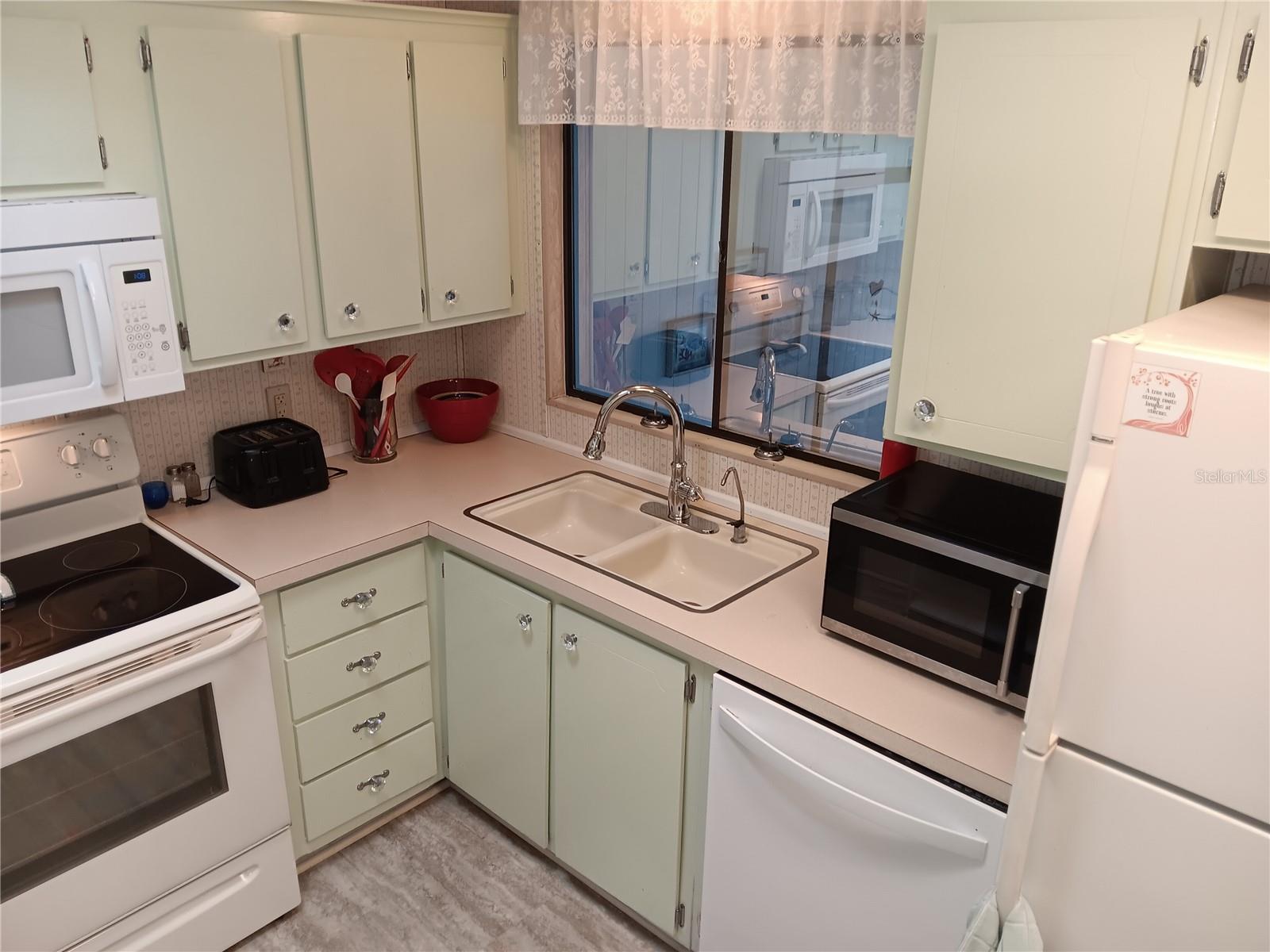 37536 AMIGO DR, ZEPHYRHILLS, FL, 33541