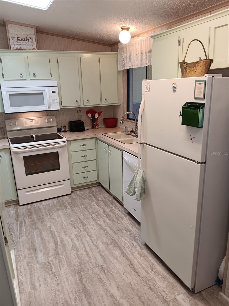 37536 AMIGO DR, ZEPHYRHILLS, FL, 33541