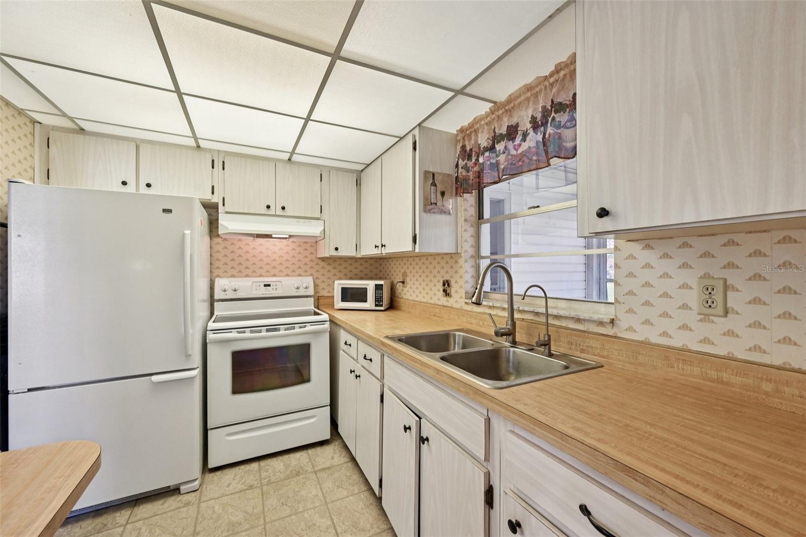 2216 GRENADIER DR, SUN CITY CENTER, FL, 33573
