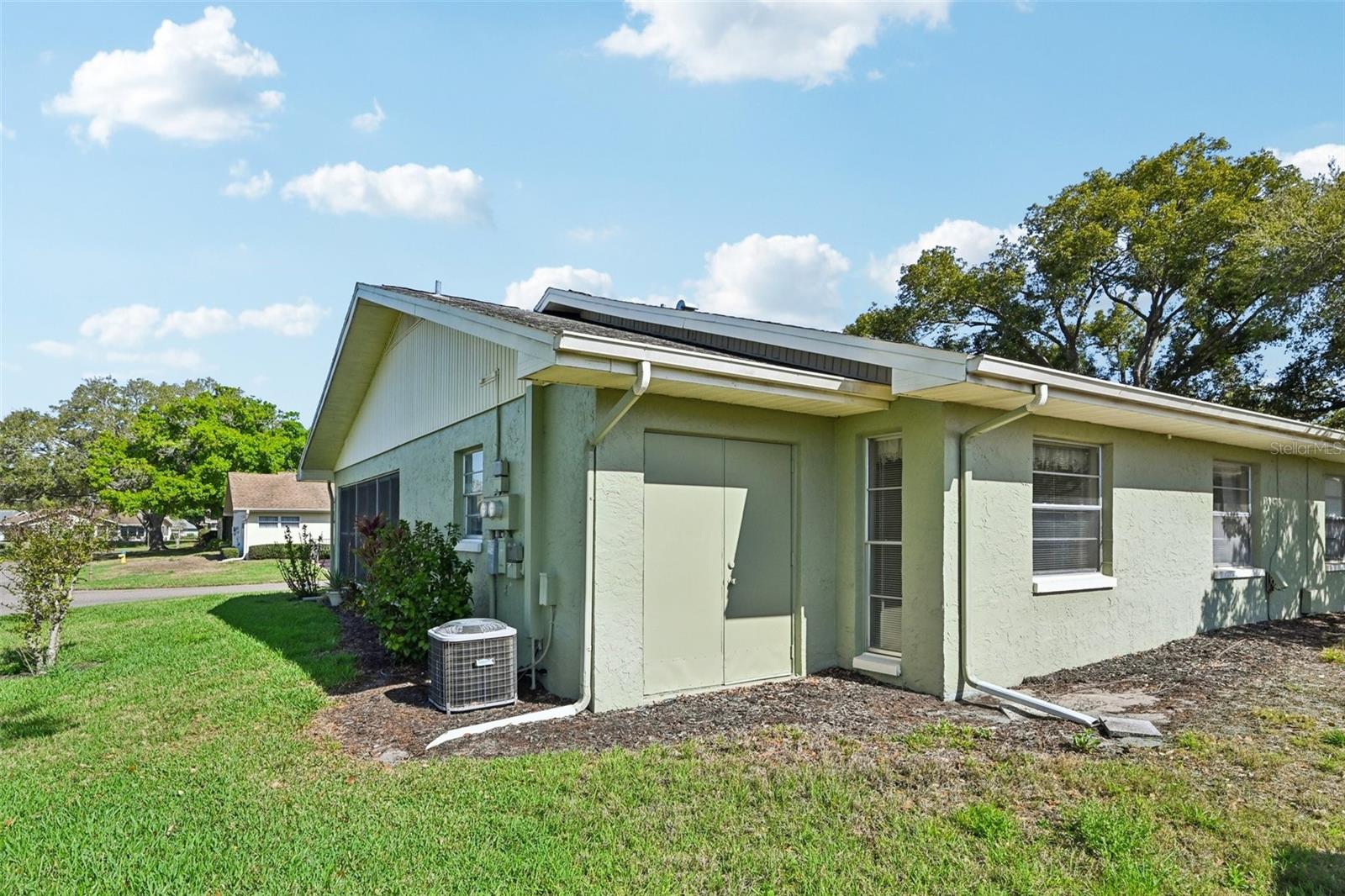 2216 GRENADIER DR, SUN CITY CENTER, FL, 33573
