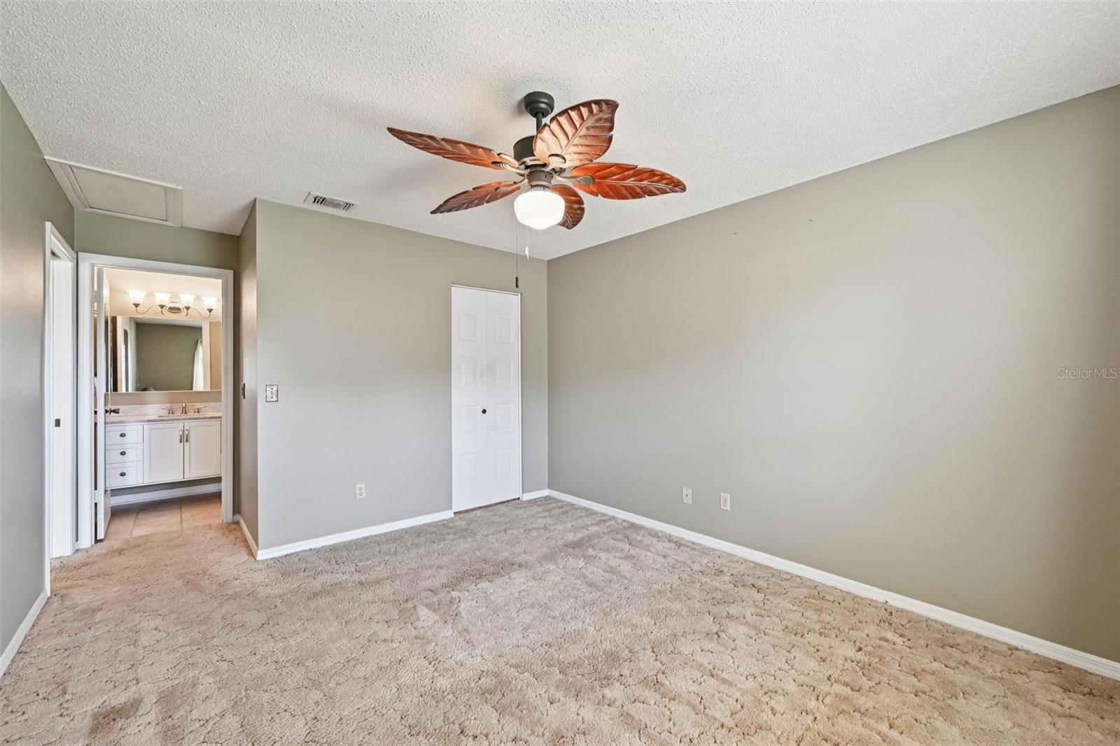 2216 GRENADIER DR, SUN CITY CENTER, FL, 33573
