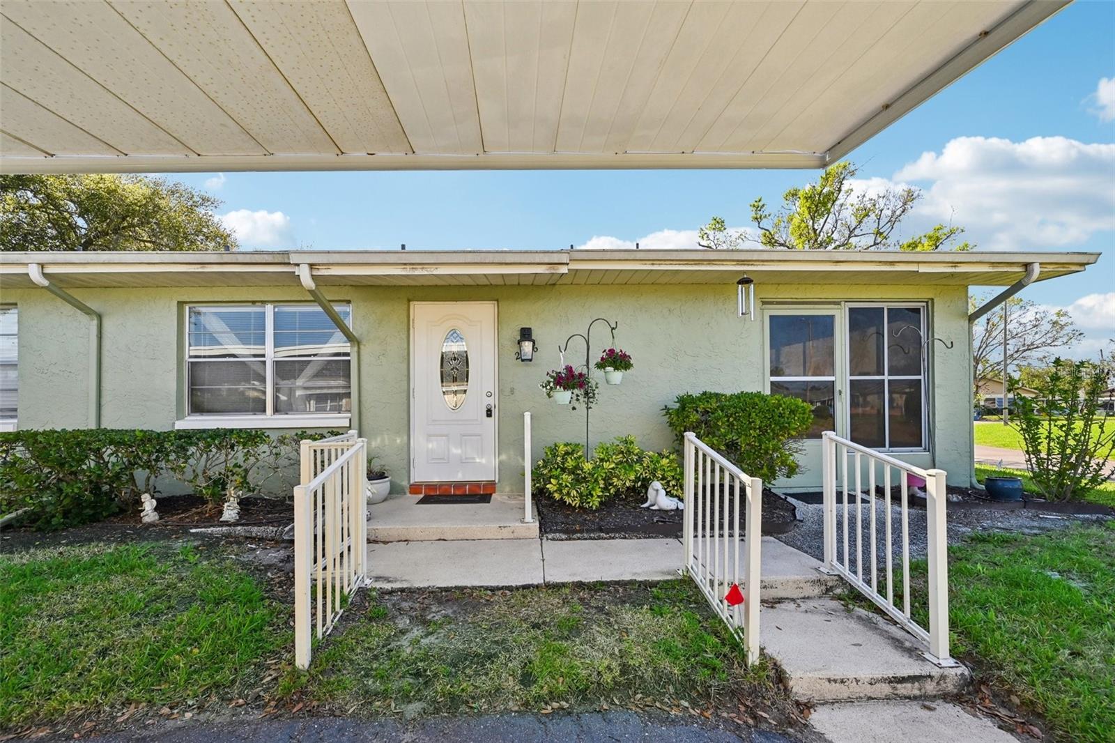 2216 GRENADIER DR, SUN CITY CENTER, FL, 33573