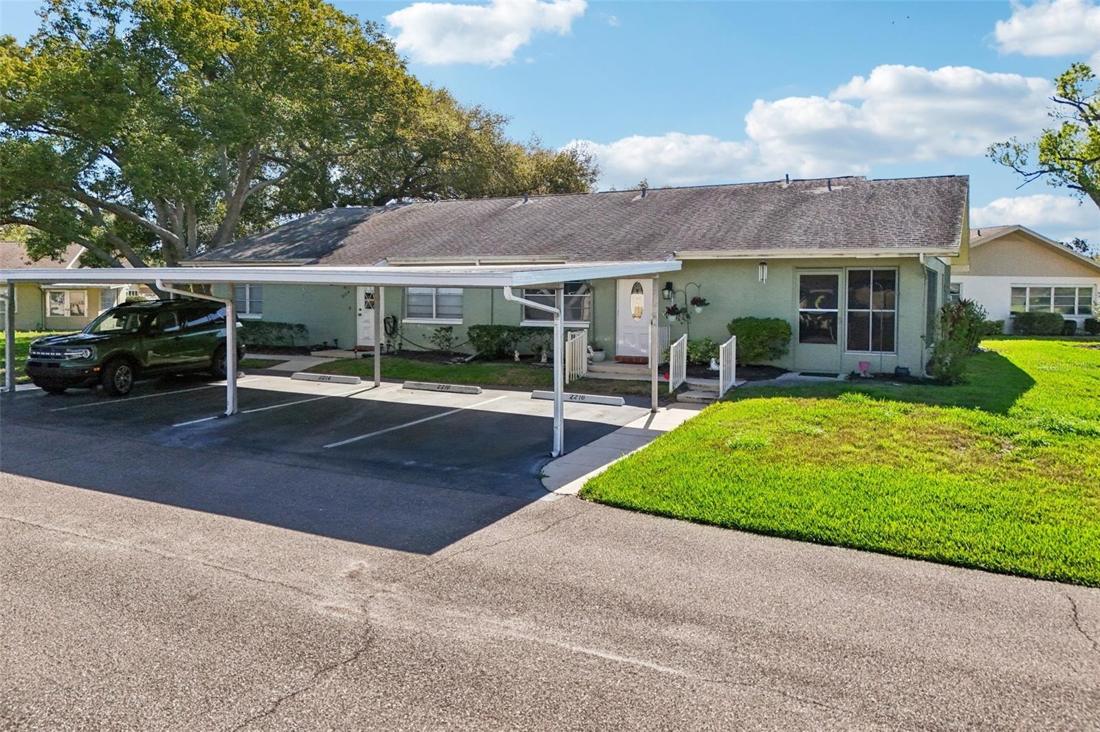 2216 GRENADIER DR, SUN CITY CENTER, FL, 33573