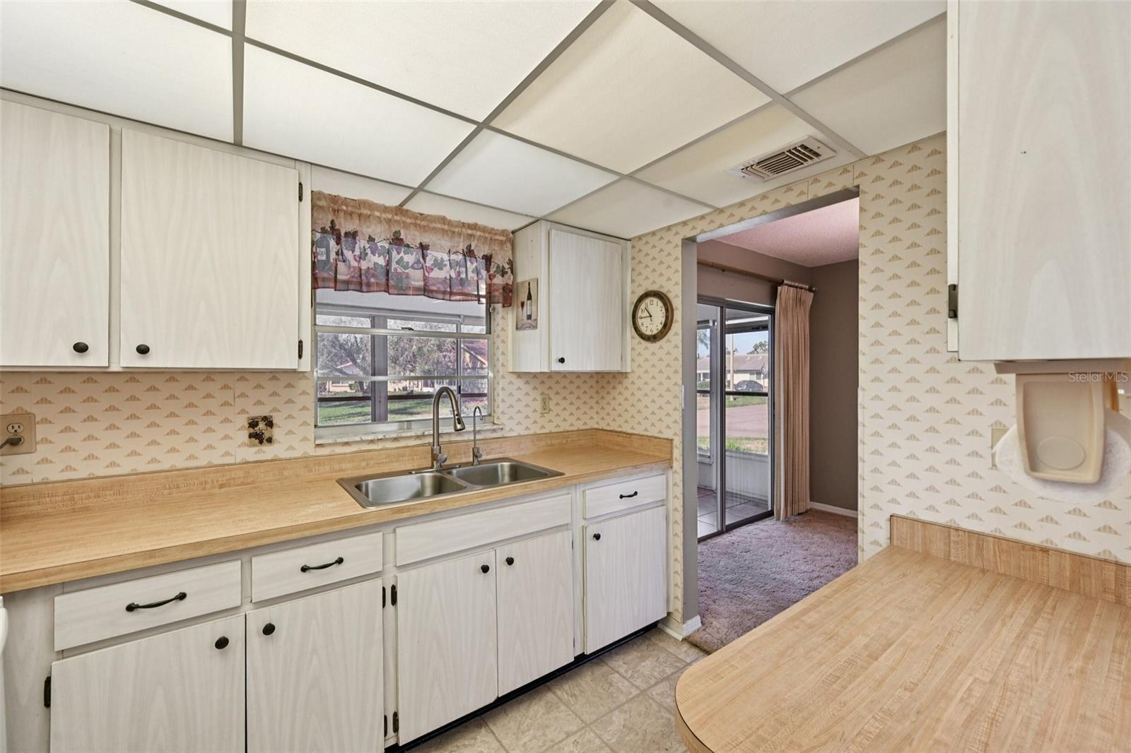 2216 GRENADIER DR, SUN CITY CENTER, FL, 33573